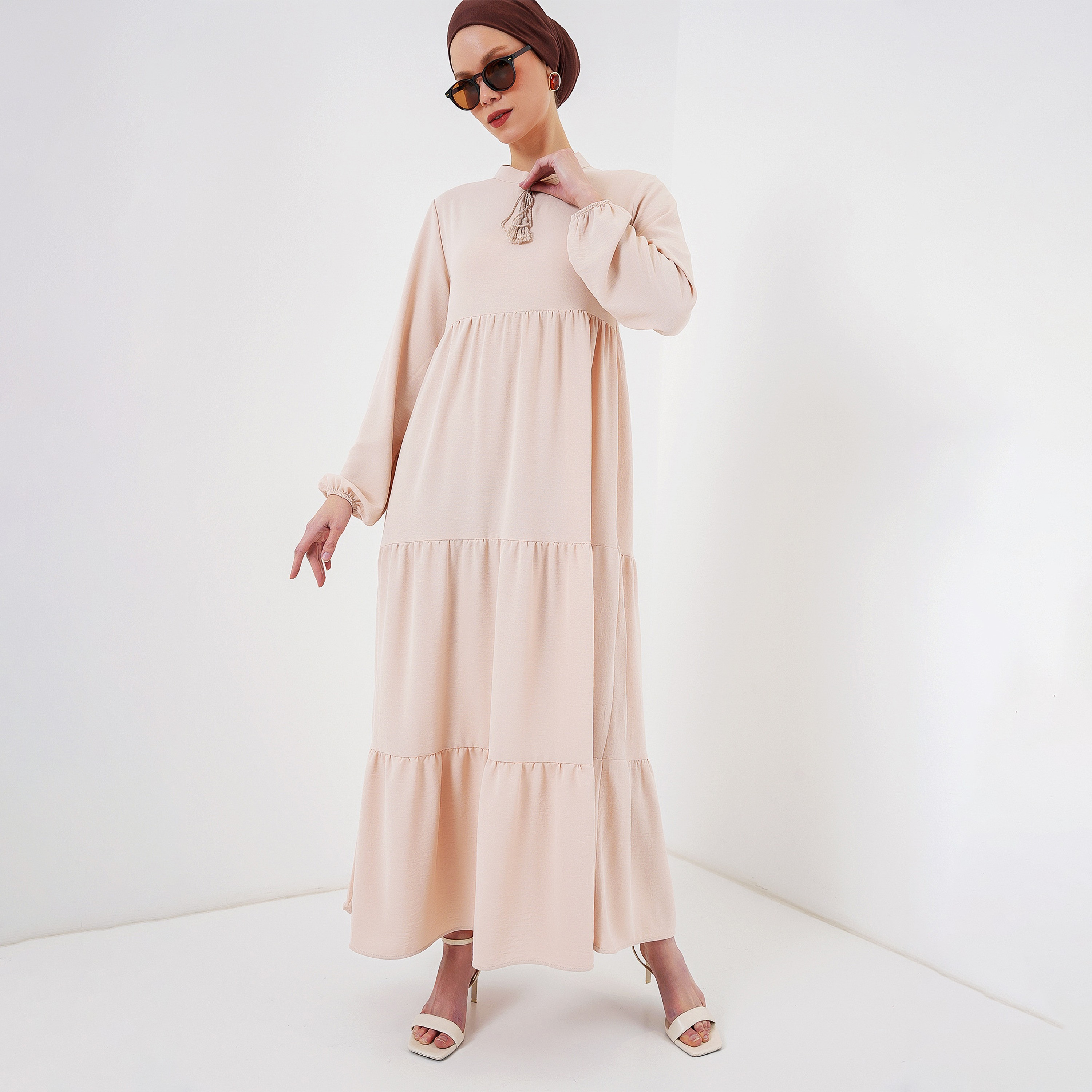 فستان ماكسي نسائي بياقة الماندرين مع ربطة عنق وطبقات من بيجدارت-women-clothing-dresses-image-1