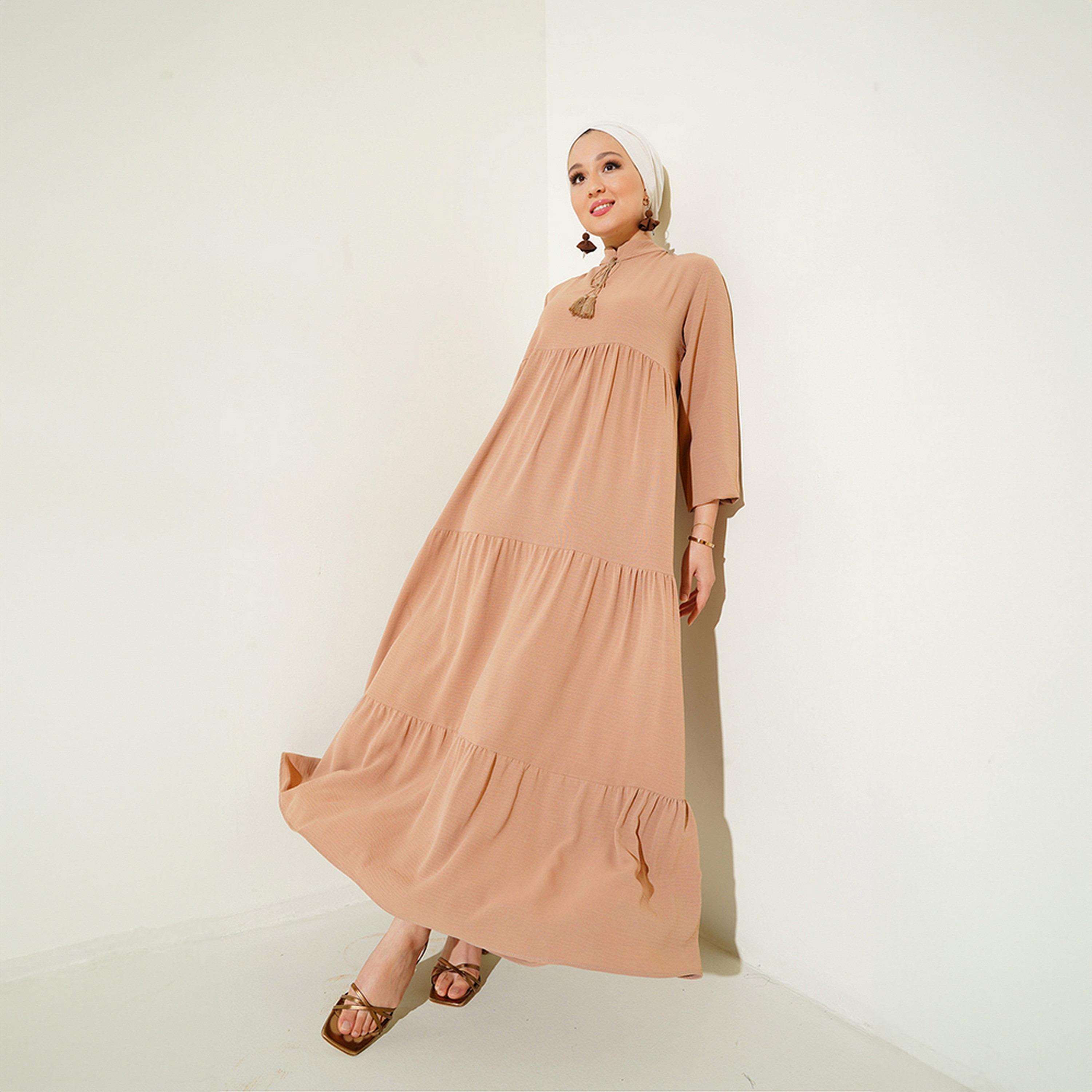 فستان ماكسي نسائي بياقة الماندرين مع ربطة عنق وطبقات من بيجدارت-women-clothing-dresses-image-14