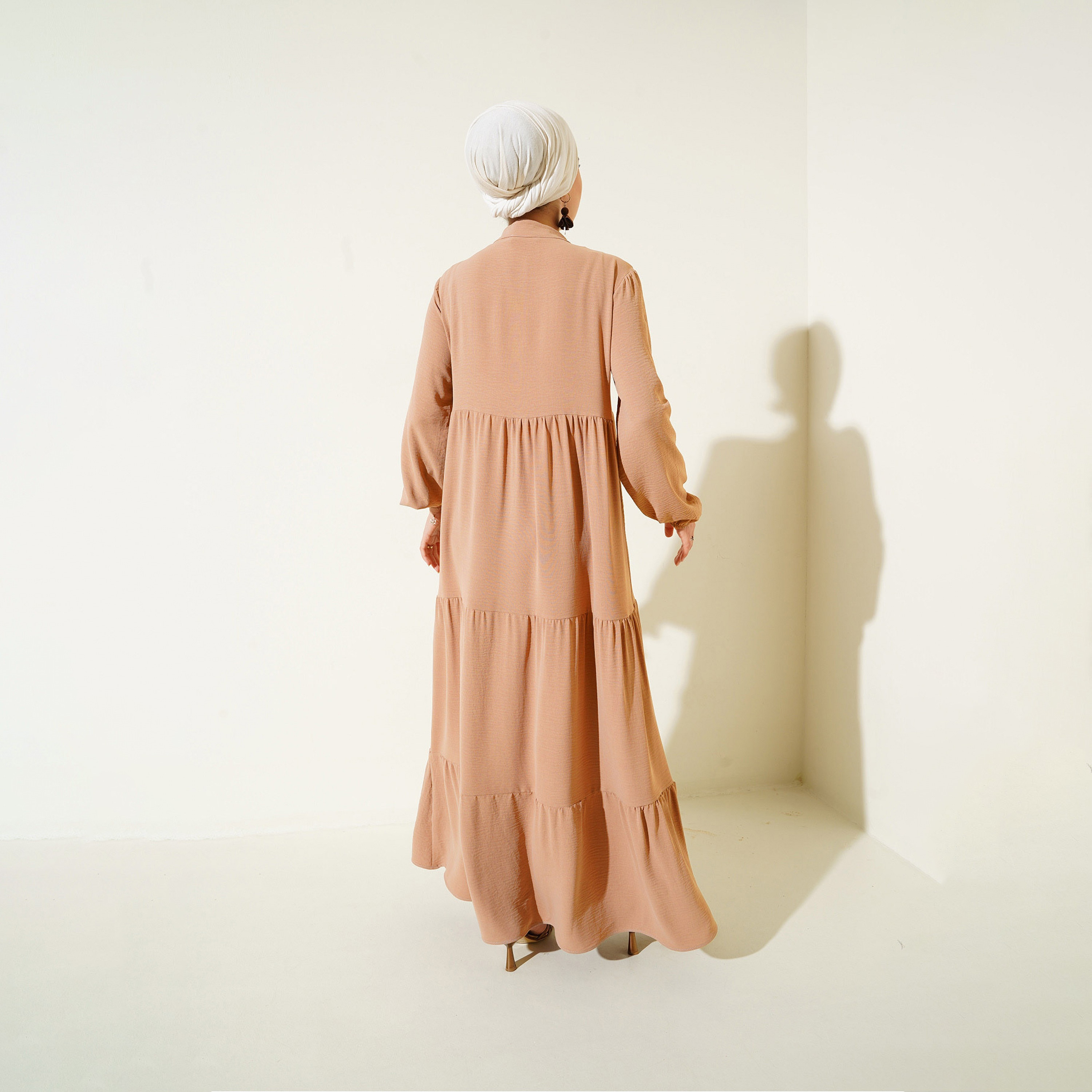 فستان ماكسي نسائي بياقة الماندرين مع ربطة عنق وطبقات من بيجدارت-women-clothing-dresses-image-15
