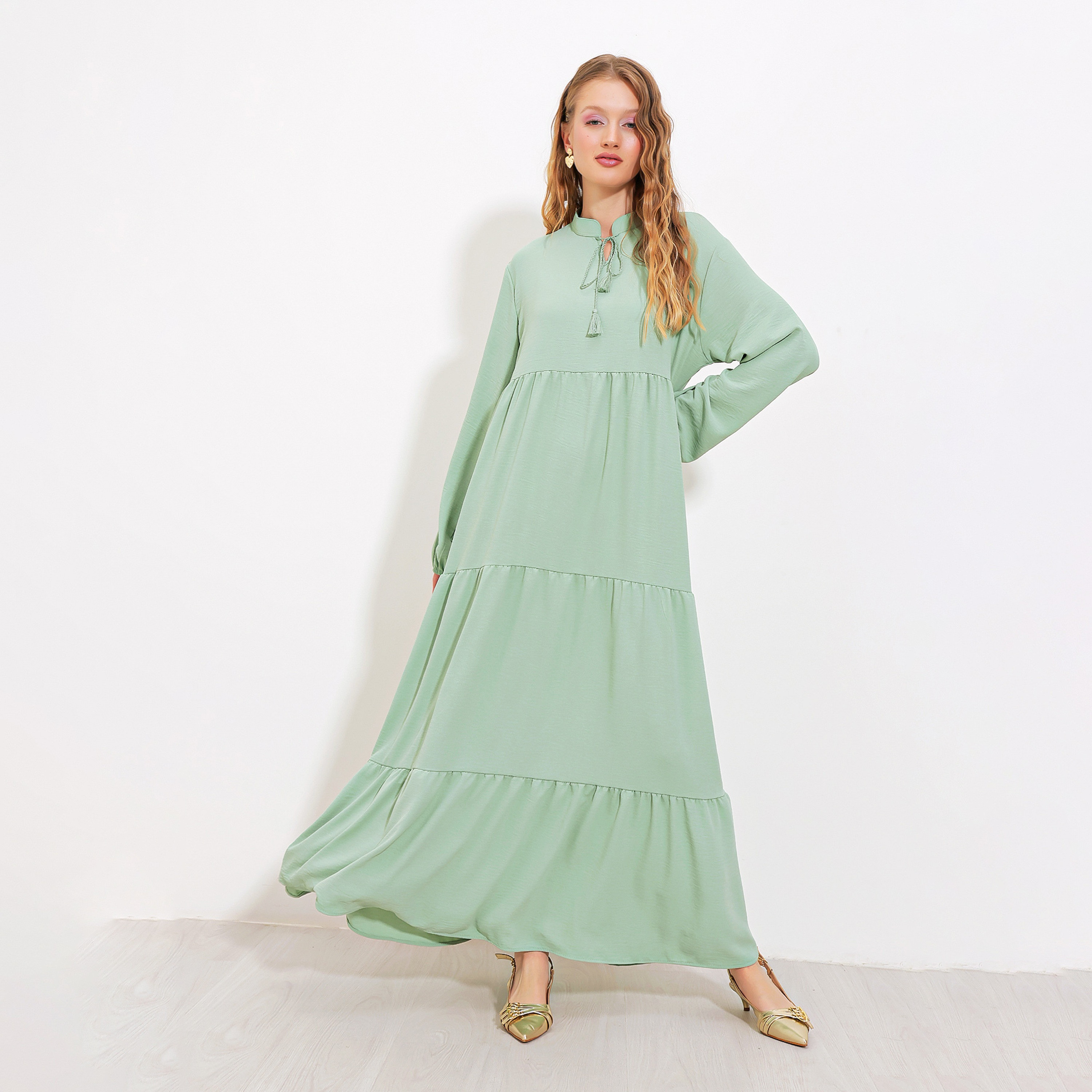 فستان ماكسي نسائي بياقة الماندرين مع ربطة عنق وطبقات من بيجدارت-women-clothing-dresses-image-7