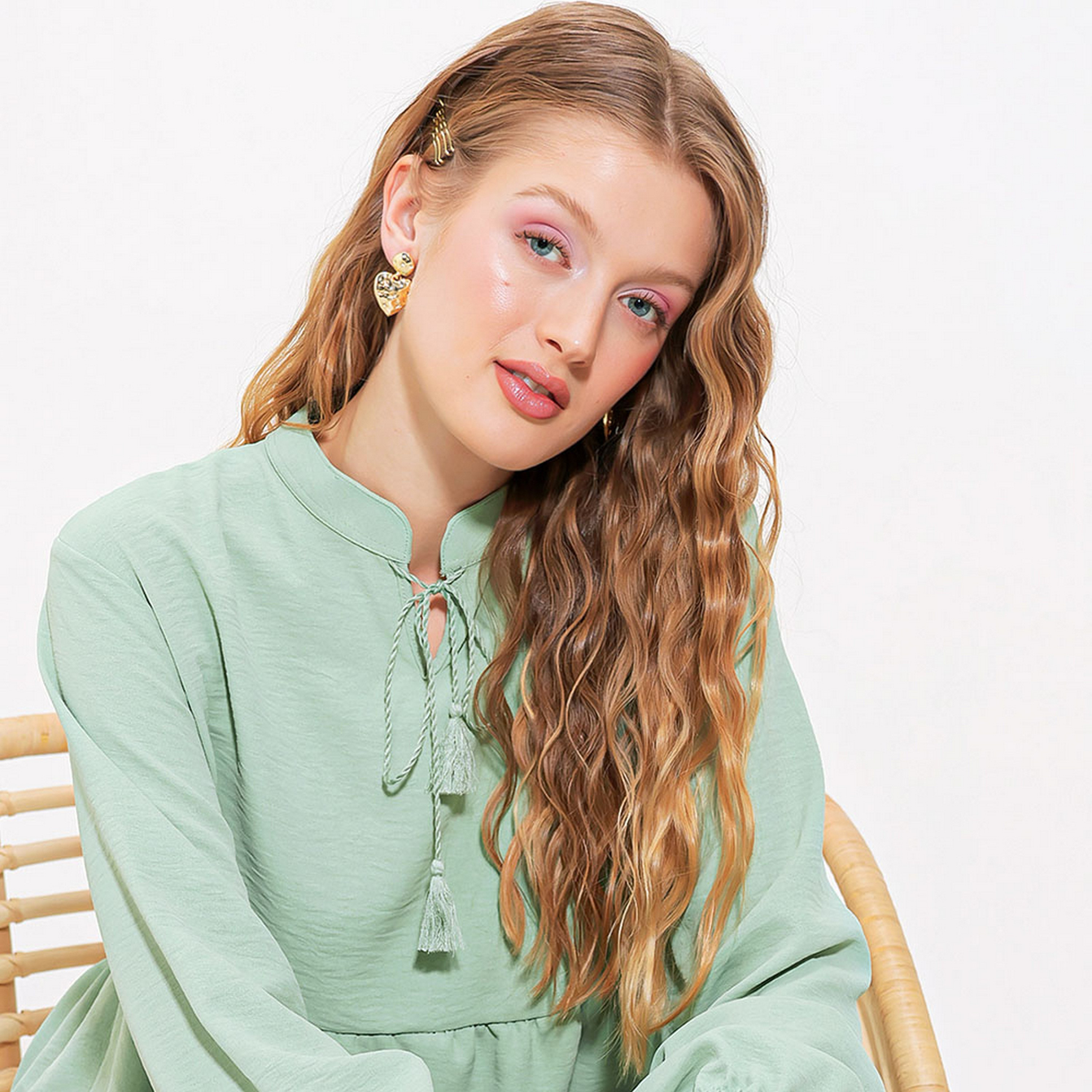 فستان ماكسي نسائي بياقة الماندرين مع ربطة عنق وطبقات من بيجدارت-women-clothing-dresses-image-11