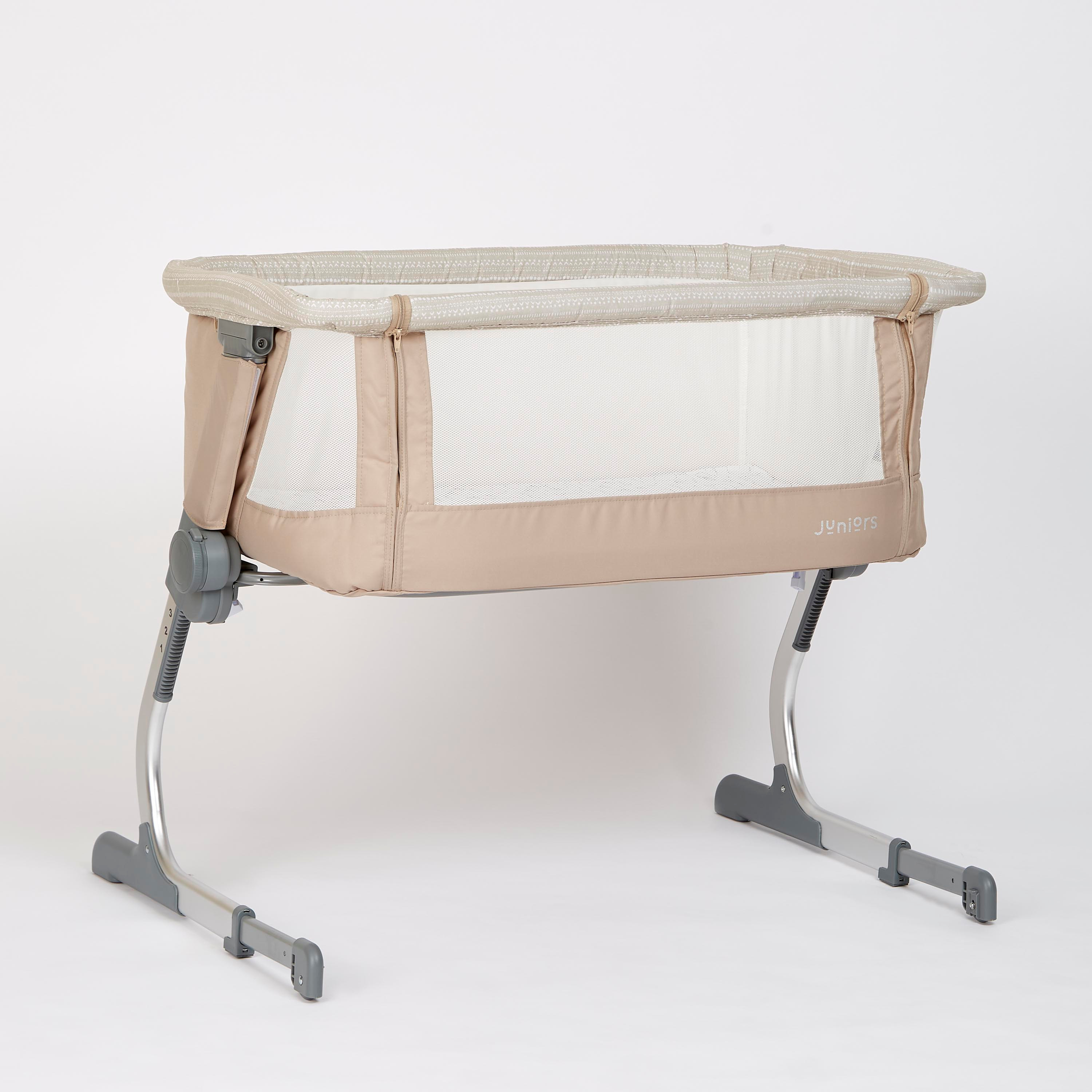 Bassinet with clearance fold down side