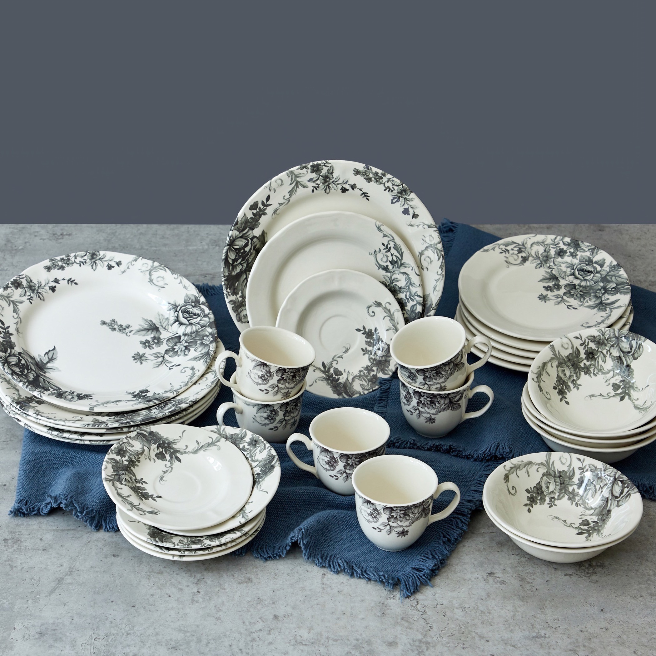 Claytan Gorgeous 30 Piece Dinner Set