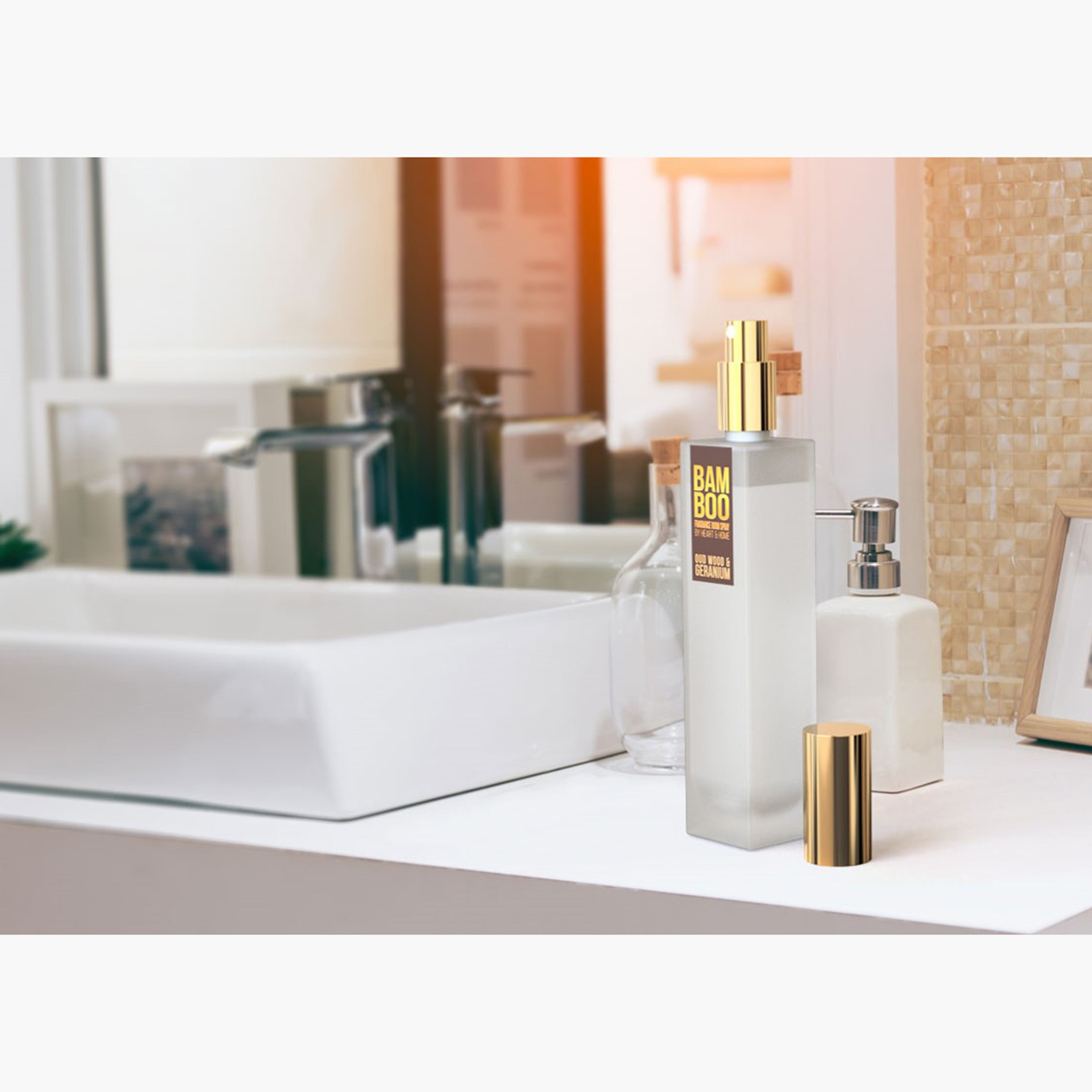 بخاخ معطر الجو والأقمشة برائحة الخيزران وخشب العود وإبرة الراعي من هارت آند هوم - 100 مل-household-homefragrance-homesprays-image-3