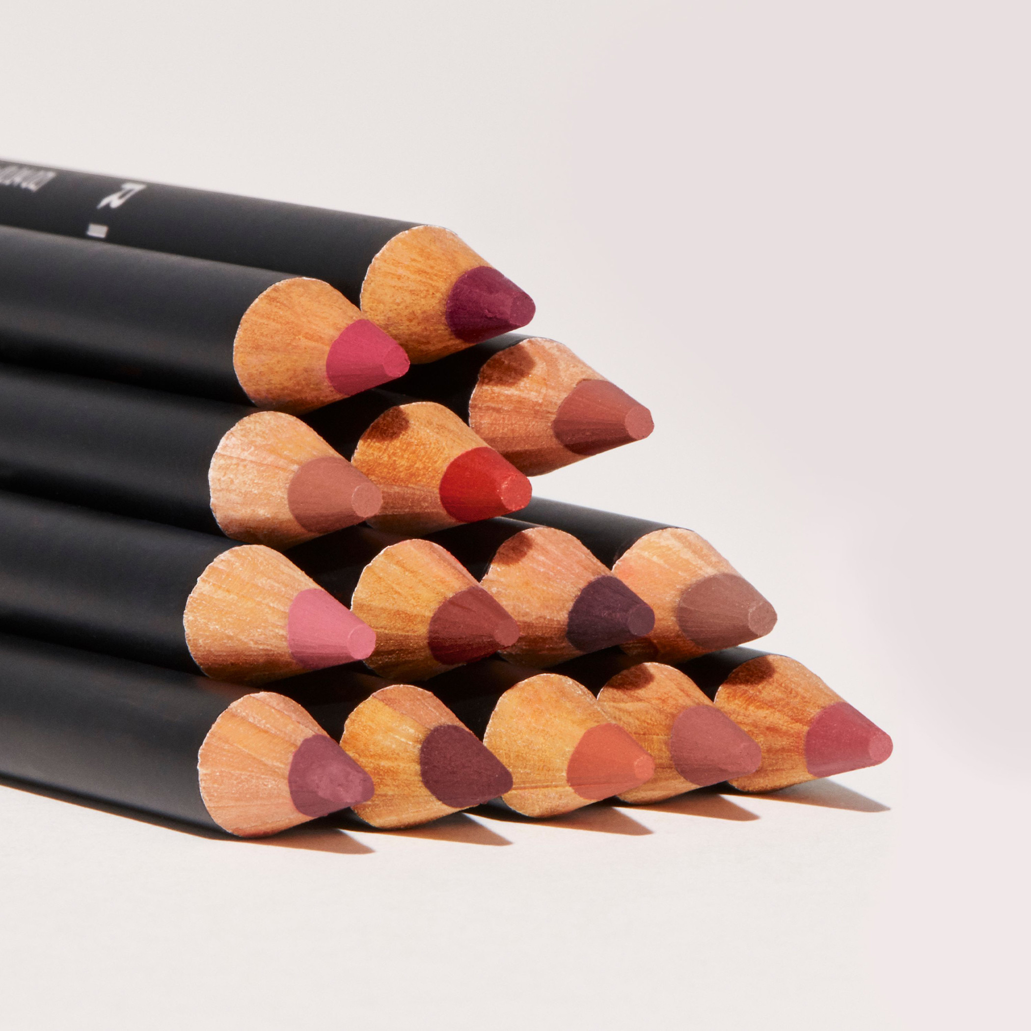 قلم تحديد شفاه لاستينج فينيش من ريميل-beautyandpersonalcare-makeup-lips-lipliners-image-6