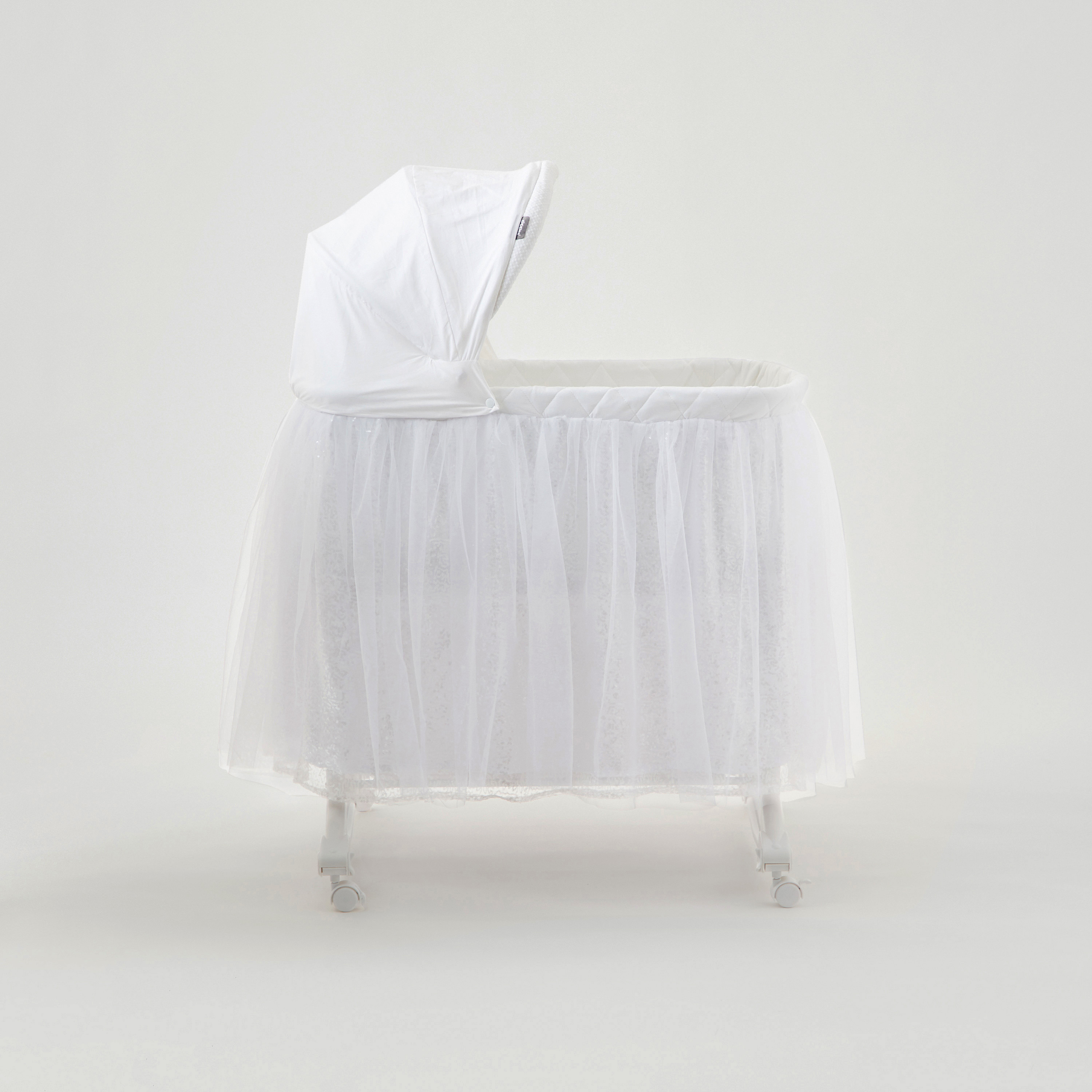 Baby hotsell white bassinet