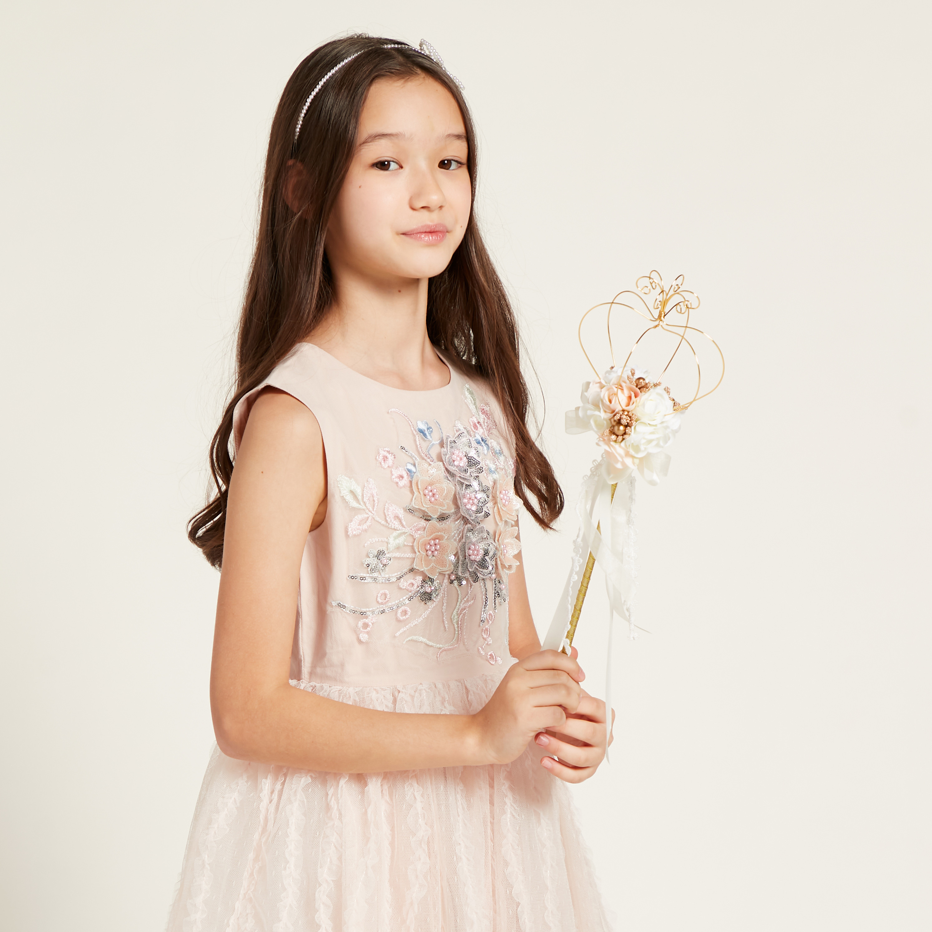 عصا بزخارف من تشارمز-girls-clothing-costumes-image-1