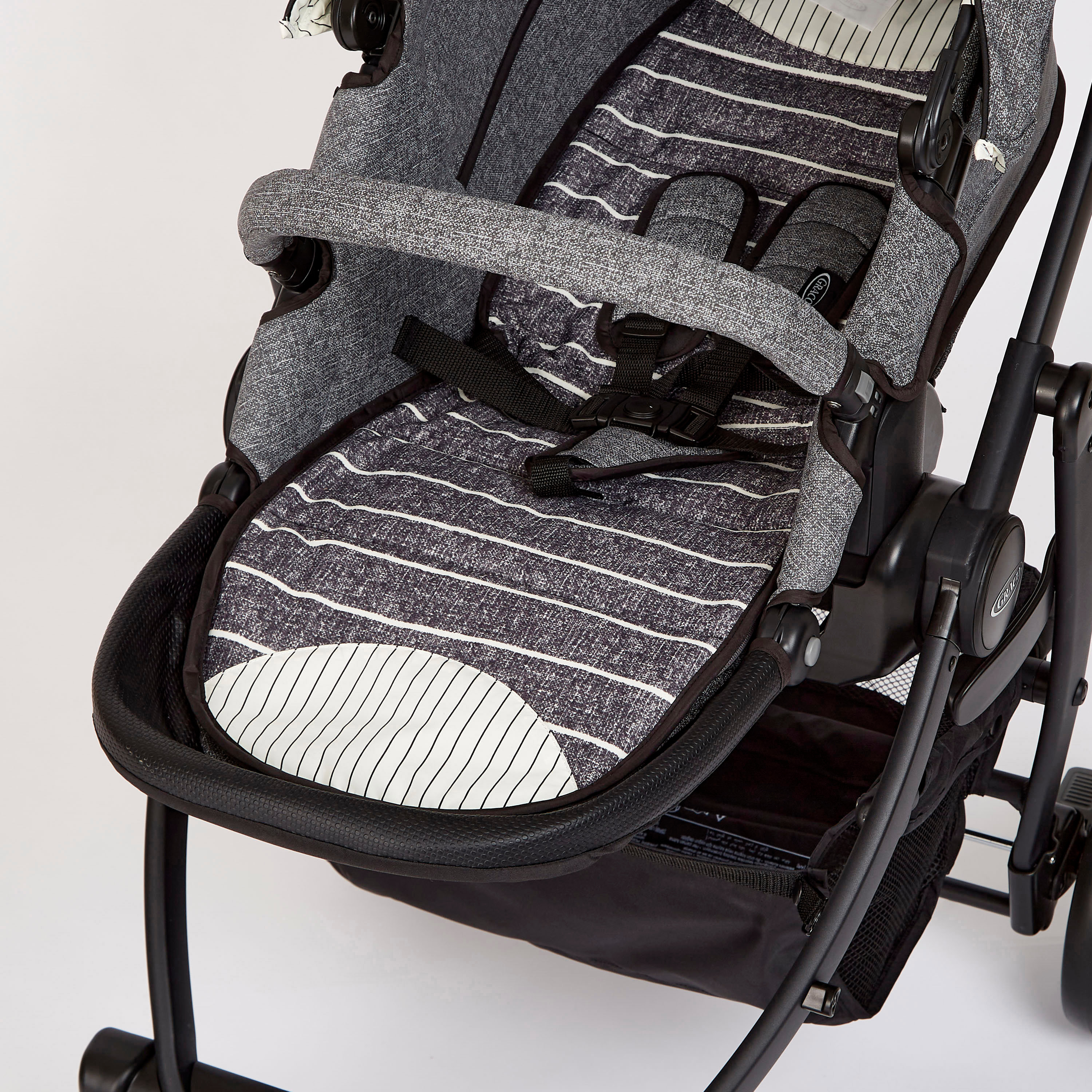 Graco 2-in-1 Printed Black Evo Stroller with Car Seat Travel System (Upto 3 years) -baby-gear-strollersandprams-travelsystems-image-4
