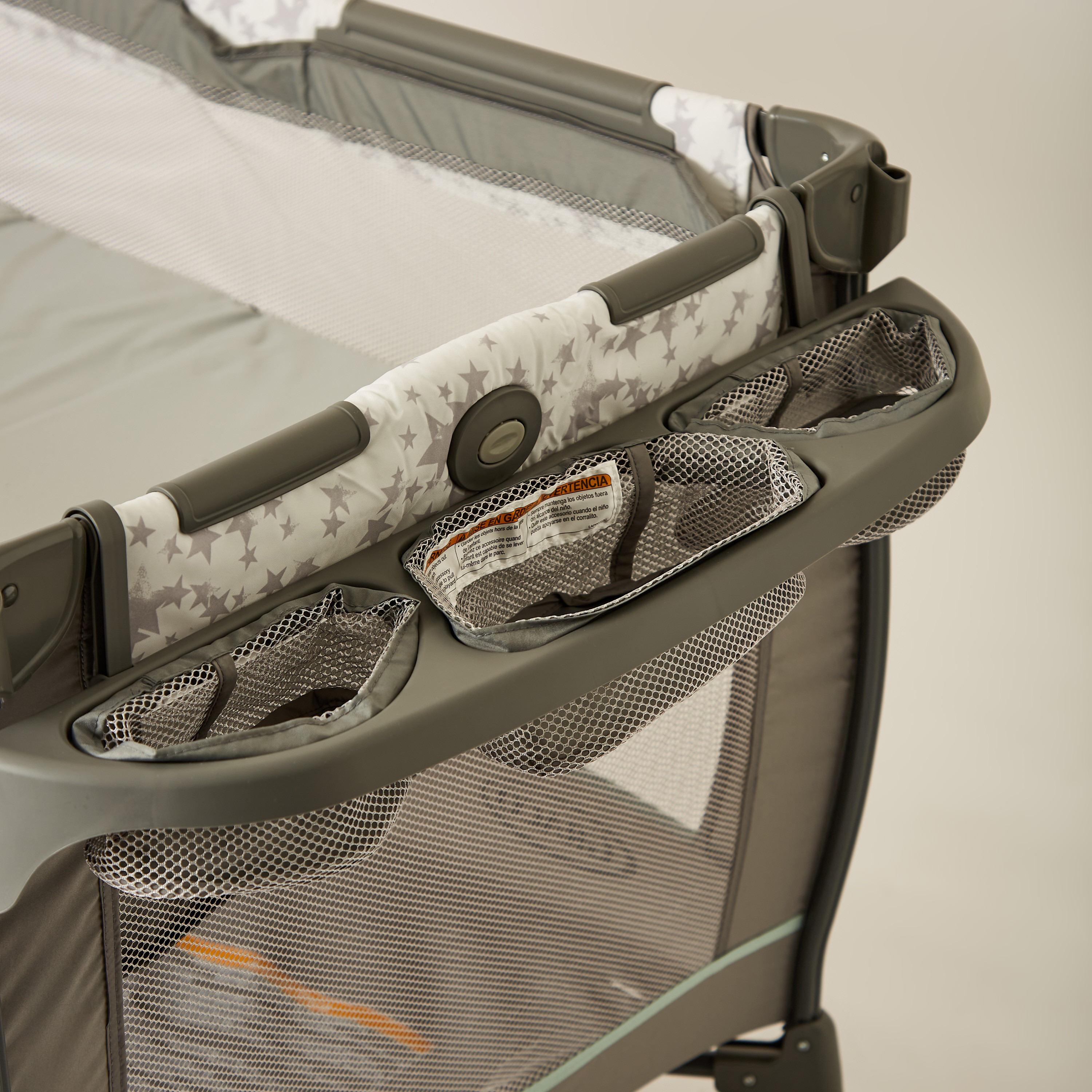 Graco Grey Convertible Travel Dome Playard Cum Bassinet with Wheels (Upto 3 months)-baby-nursery-furniture-cribsandbeds-travelcots-image-7