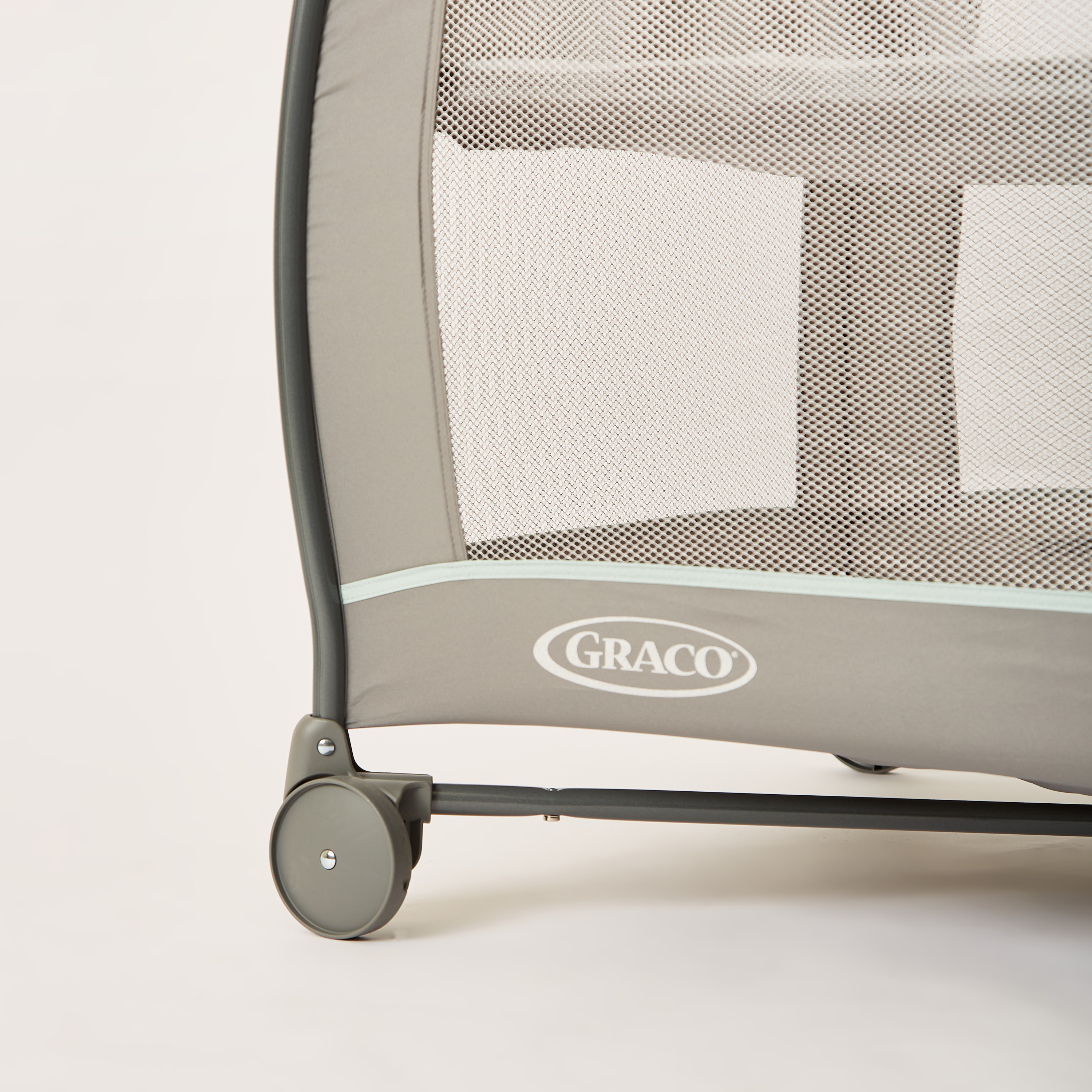 Graco Grey Convertible Travel Dome Playard Cum Bassinet with Wheels (Upto 3 months)-baby-nursery-furniture-cribsandbeds-travelcots-image-9