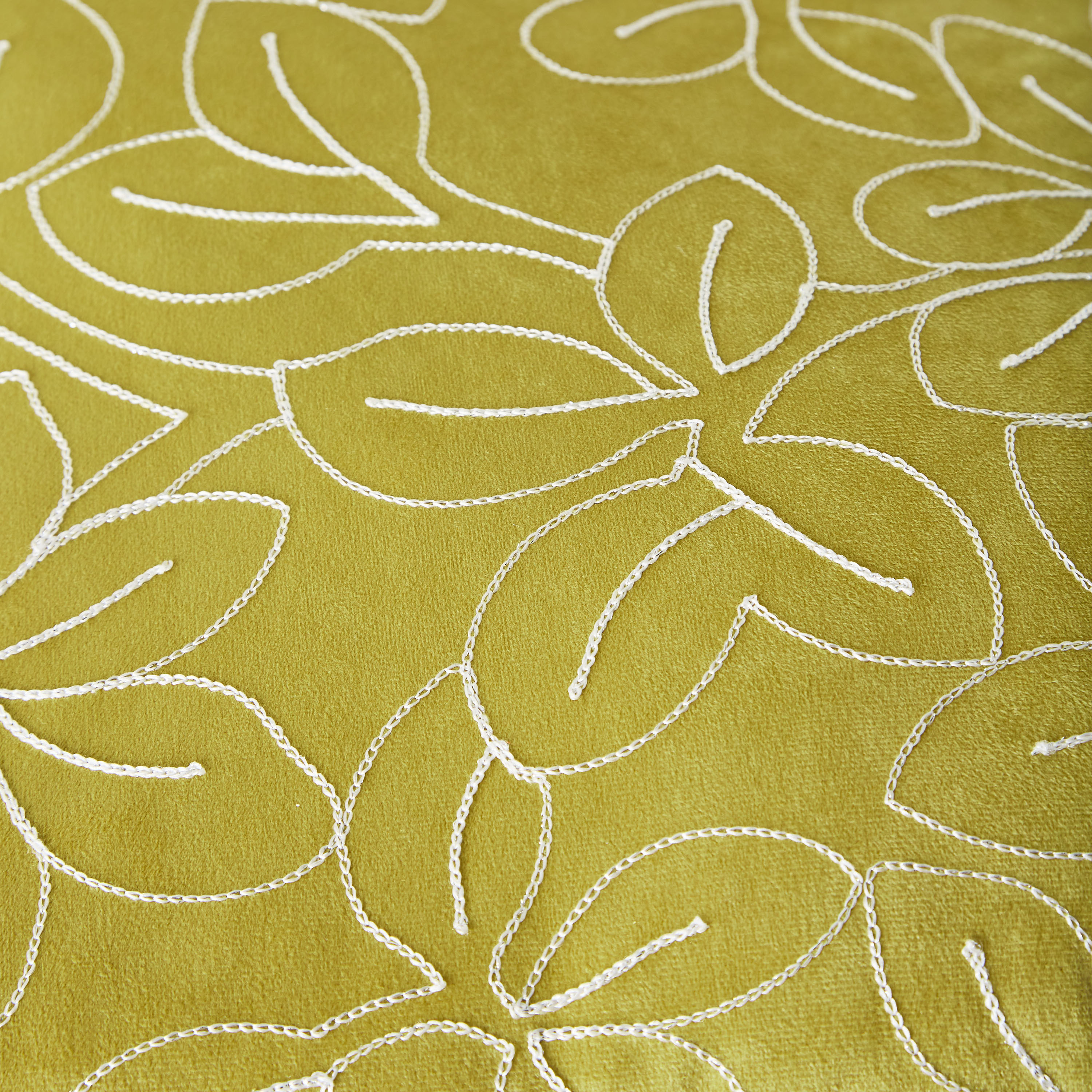 وسائد محشوة مخملية مطرزة من قطعتين من واو  - 45x45 سم-household-cushionsandthrows-cushioncovers-image-4