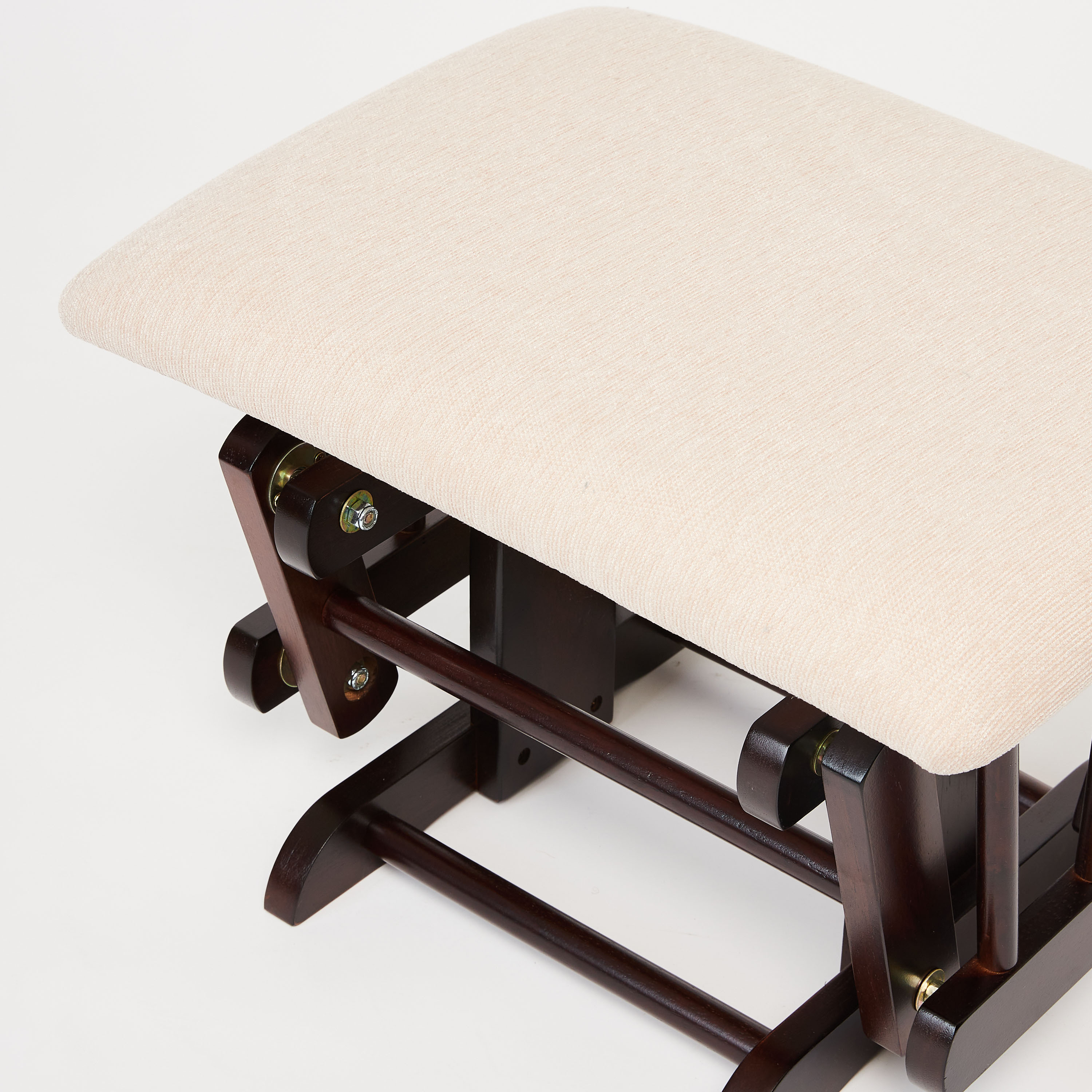 كرسي متأرجح مع مسند قدم من جيجلز  إلينجتون-baby-nursery-furniture-rockingchairs-image-2