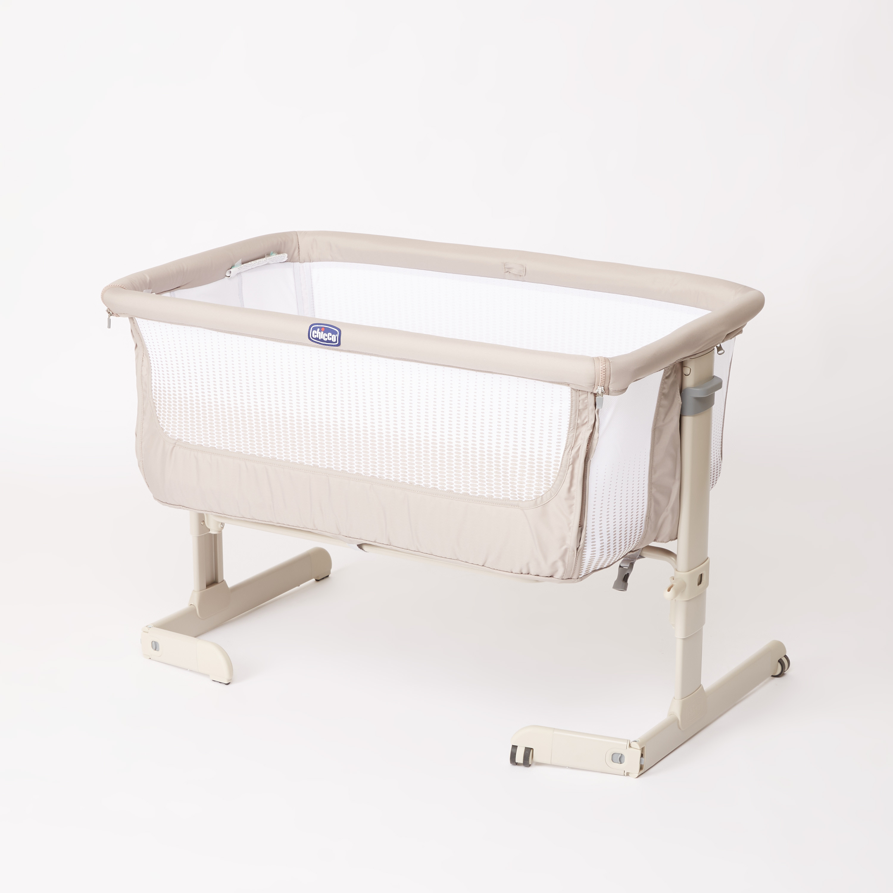 سرير أطفال نيكست تو مي من شيكو-baby-nursery-furniture-cribsandbeds-babycribs-image-4