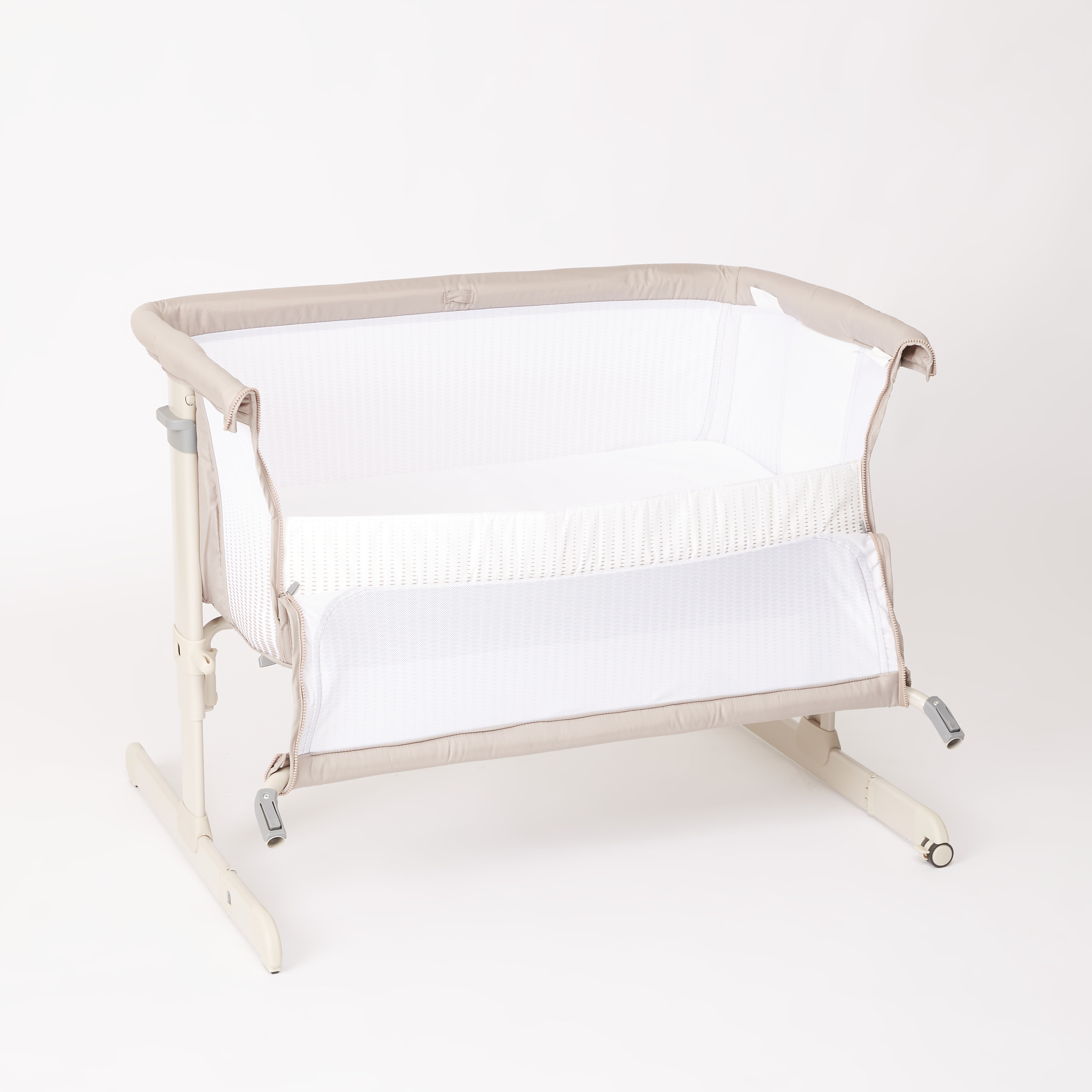 سرير أطفال نيكست تو مي من شيكو-baby-nursery-furniture-cribsandbeds-babycribs-image-6