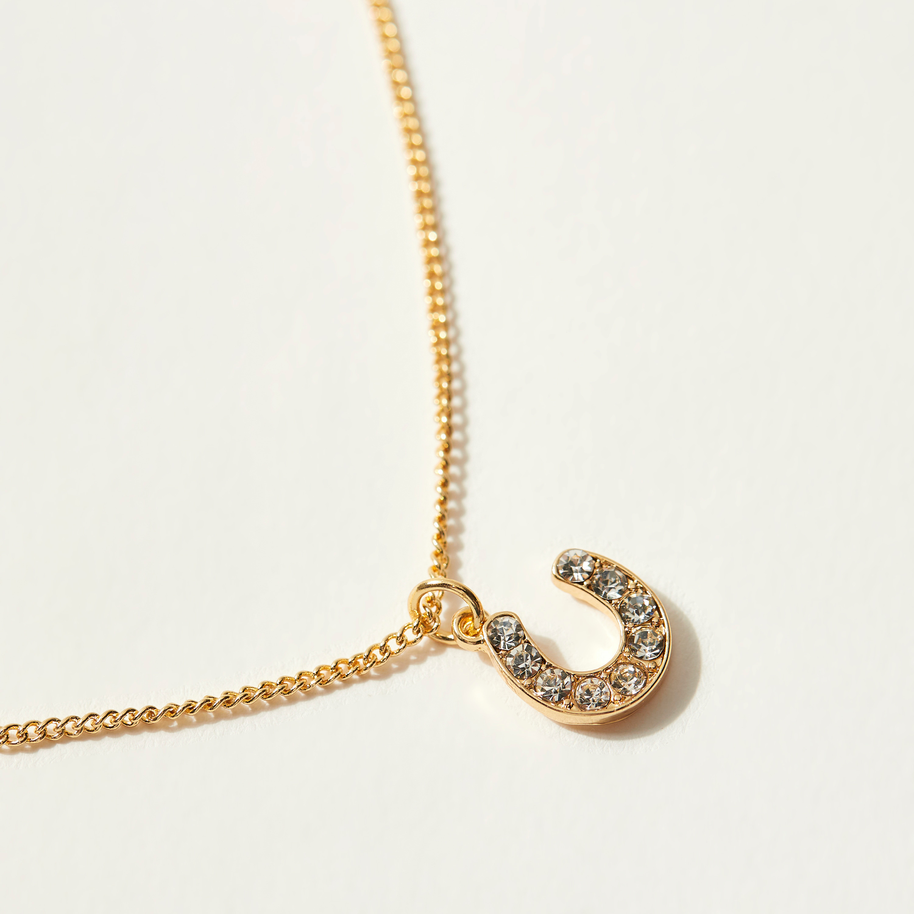 عقد بدلّاية على شكل حدوة حصان مزين بالكريستال-women-watchesandjewellery-jewellery-necklacesandpendants-image-2