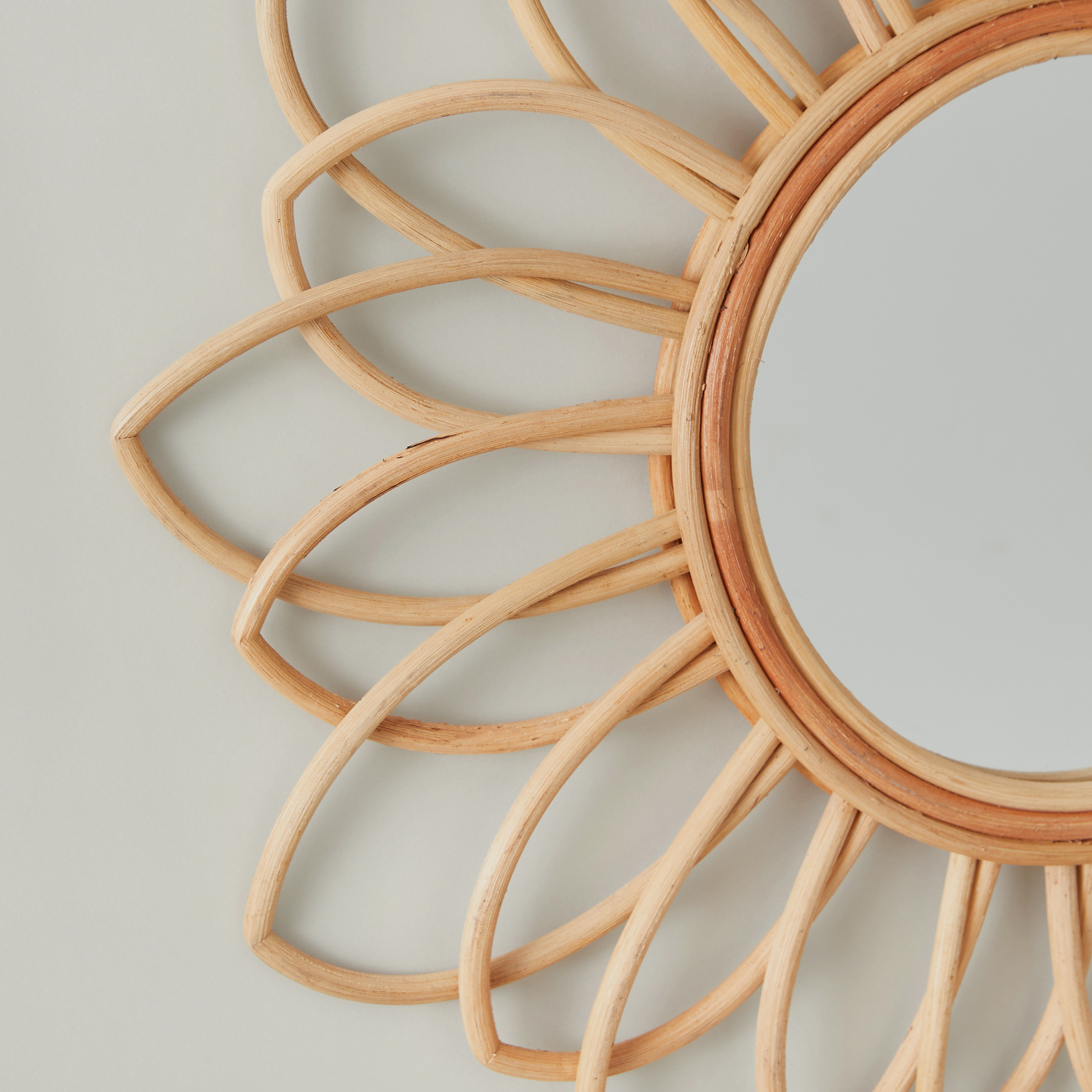 مرآة مستديرة من الراتان - 35x16x60 سم-household-walldecorandmirrors-mirrors-wallmirrors-image-2