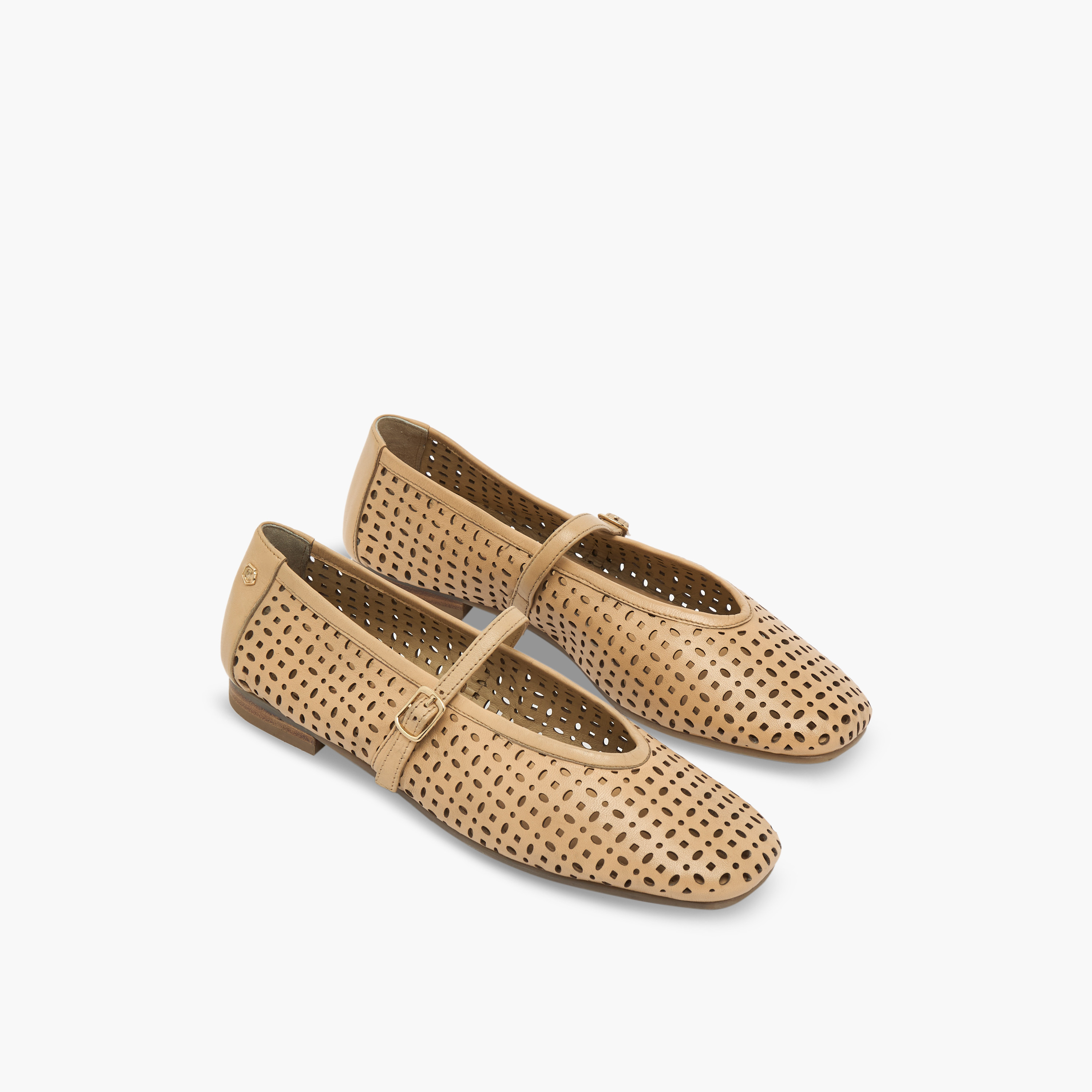 حذاء ماري جين جلد بتفاصل مفرغة بالليزر من كارميلا-women-shoes-ballerinas-image-1