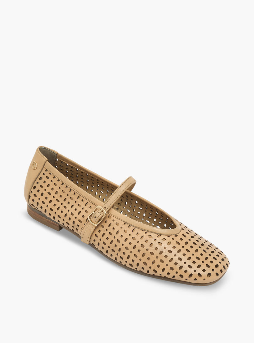 حذاء ماري جين جلد بتفاصل مفرغة بالليزر من كارميلا-women-shoes-ballerinas-image-2