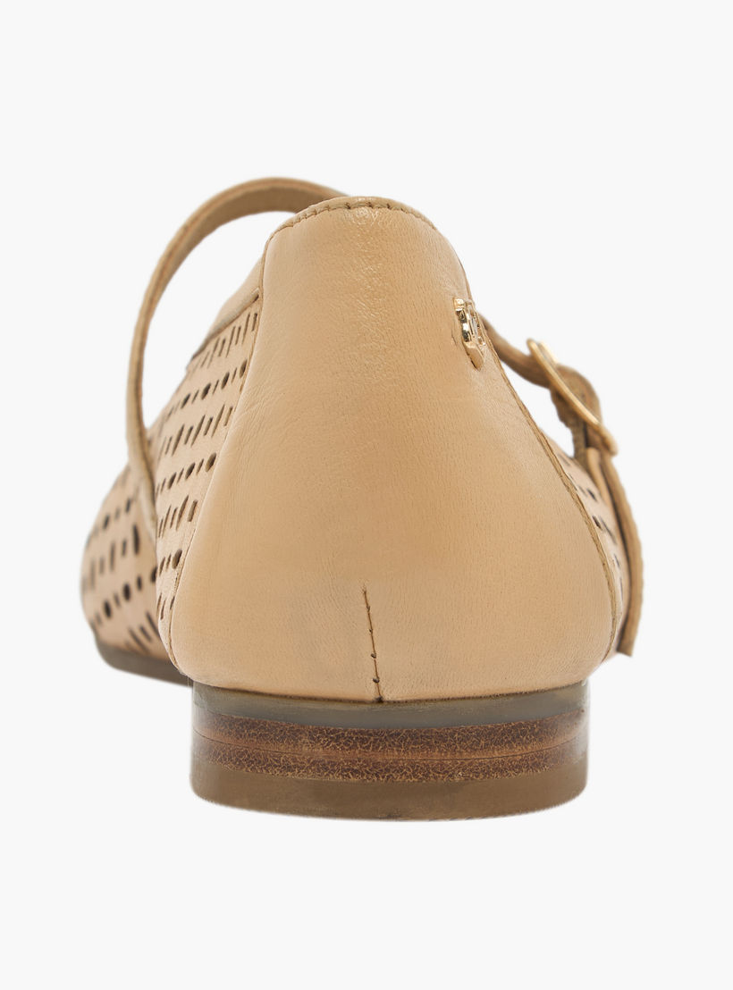 حذاء ماري جين جلد بتفاصل مفرغة بالليزر من كارميلا-women-shoes-ballerinas-image-5