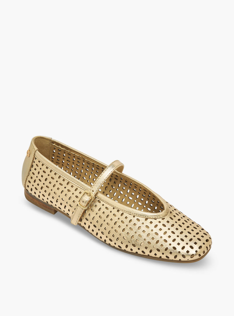 حذاء ماري جين جلد بتفاصل مفرغة بالليزر من كارميلا-women-shoes-ballerinas-image-2