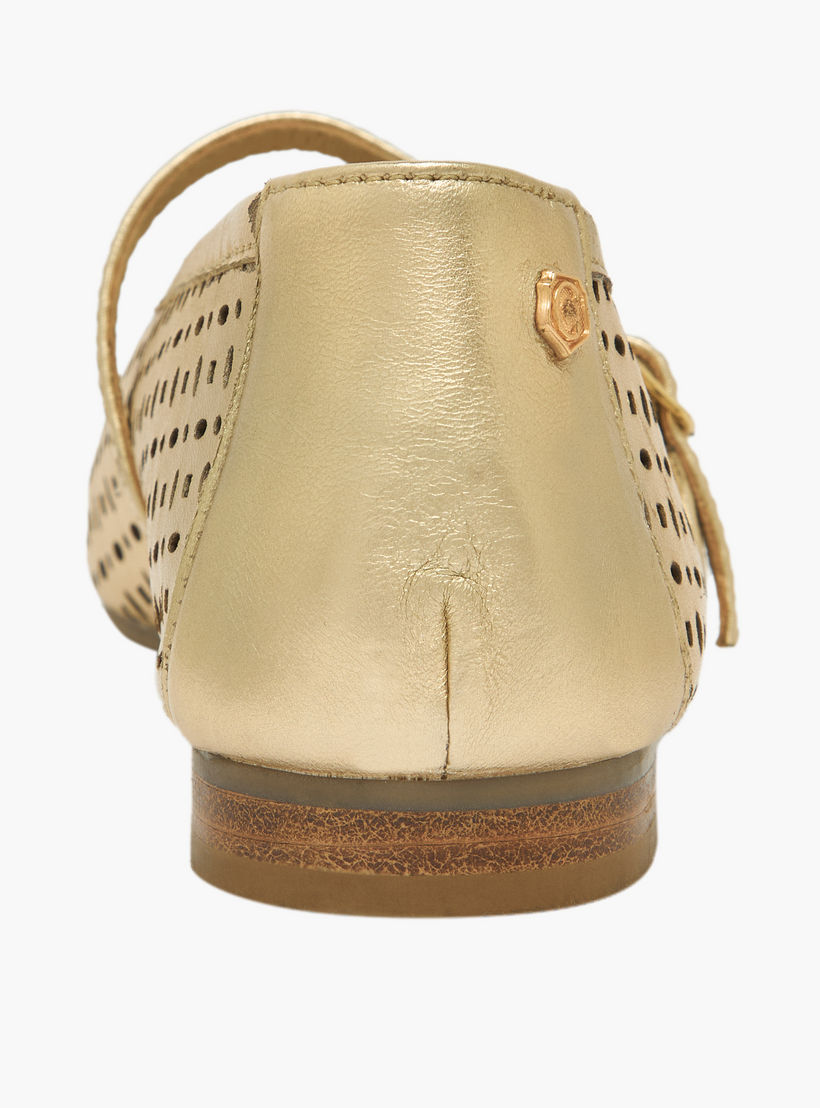 حذاء ماري جين جلد بتفاصل مفرغة بالليزر من كارميلا-women-shoes-ballerinas-image-5