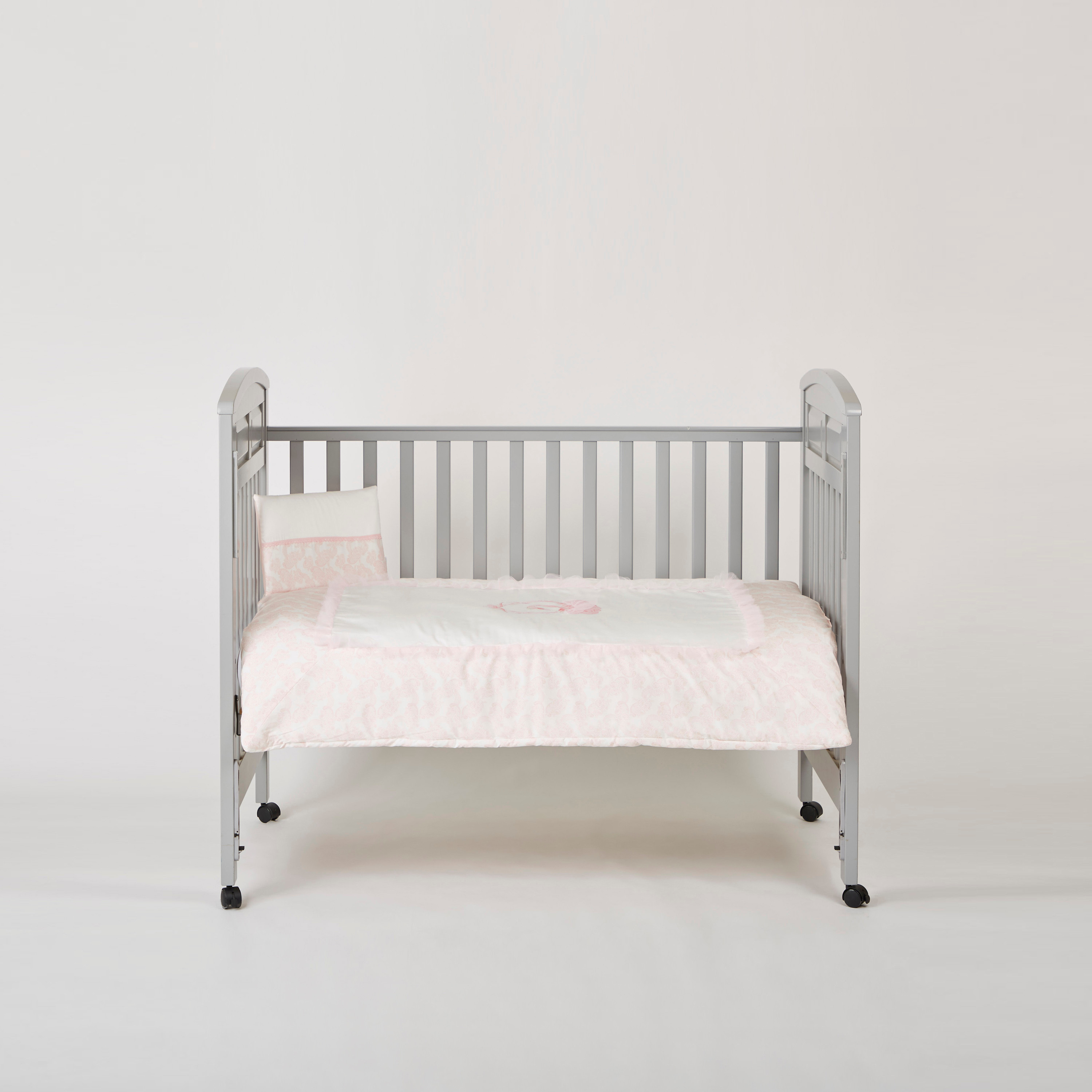 طقم لحاف قطعتين بطبعات من جيجلز-baby-nursery-babybedding-image-1