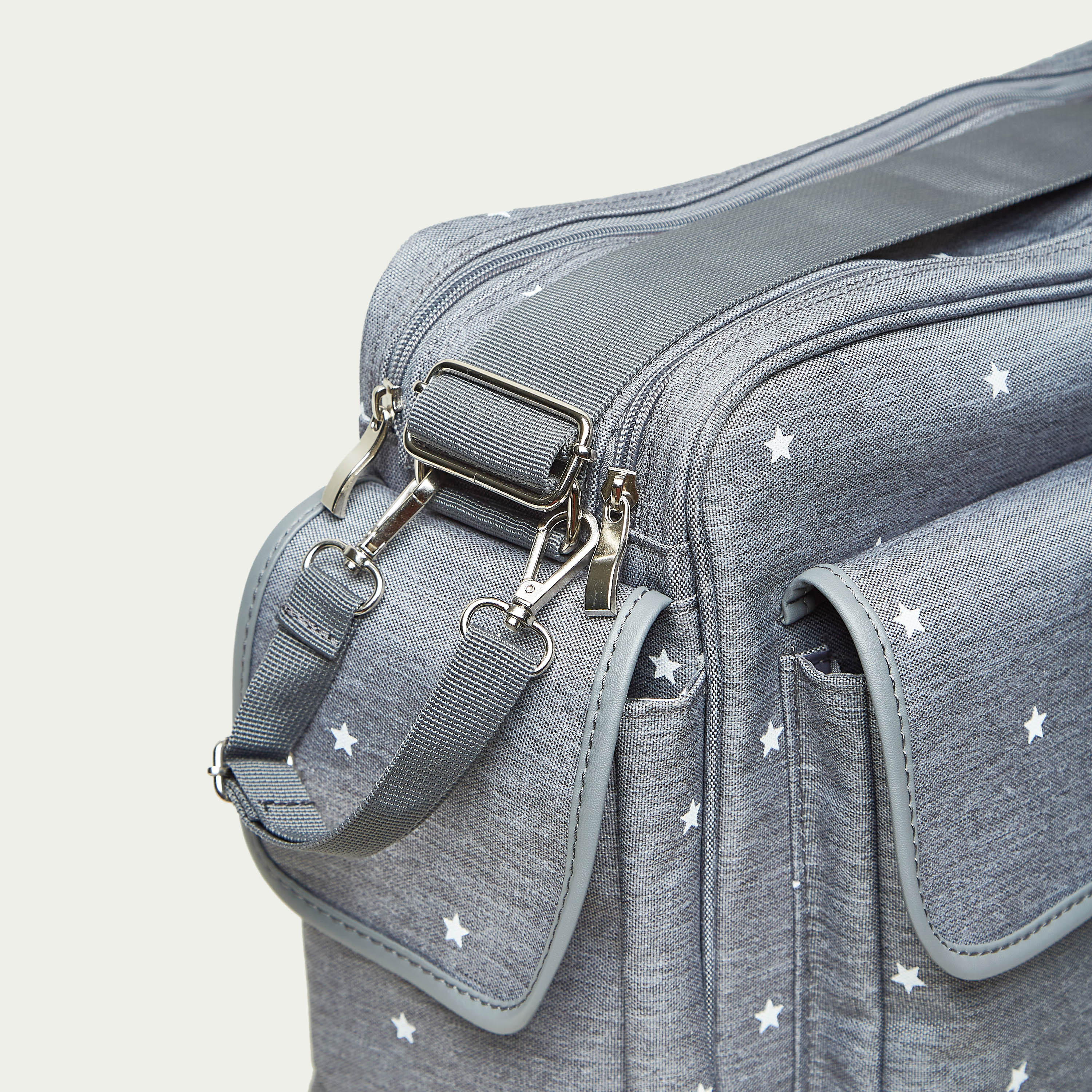 شنطة حفّاضات بطبعات مع مفرش للتغيير من ريكو-baby-gear-diaperbags-image-4