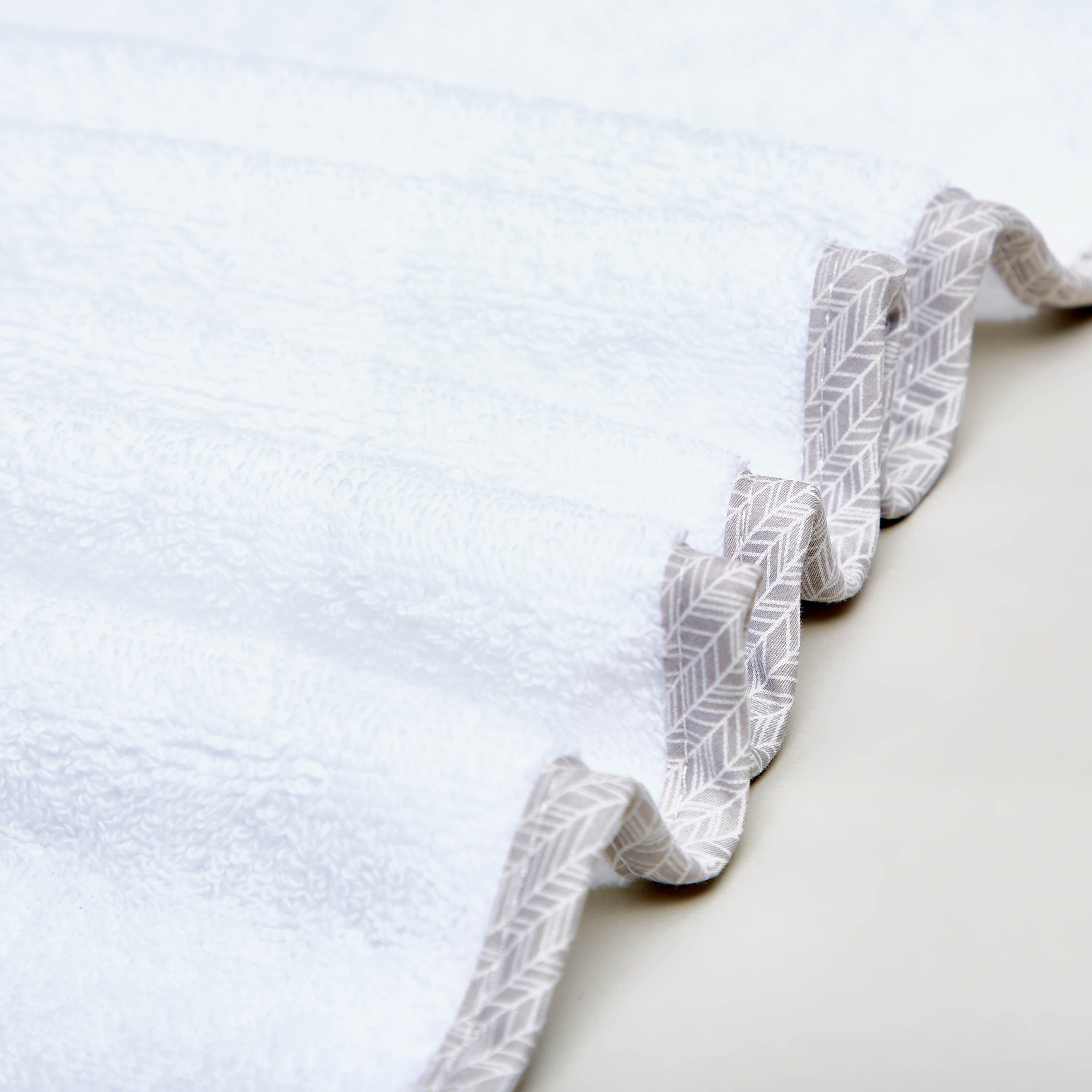 منشفة بقبعة مطرّزة من جيجلز - 75x75 سم-baby-bathandcare-towels-image-5