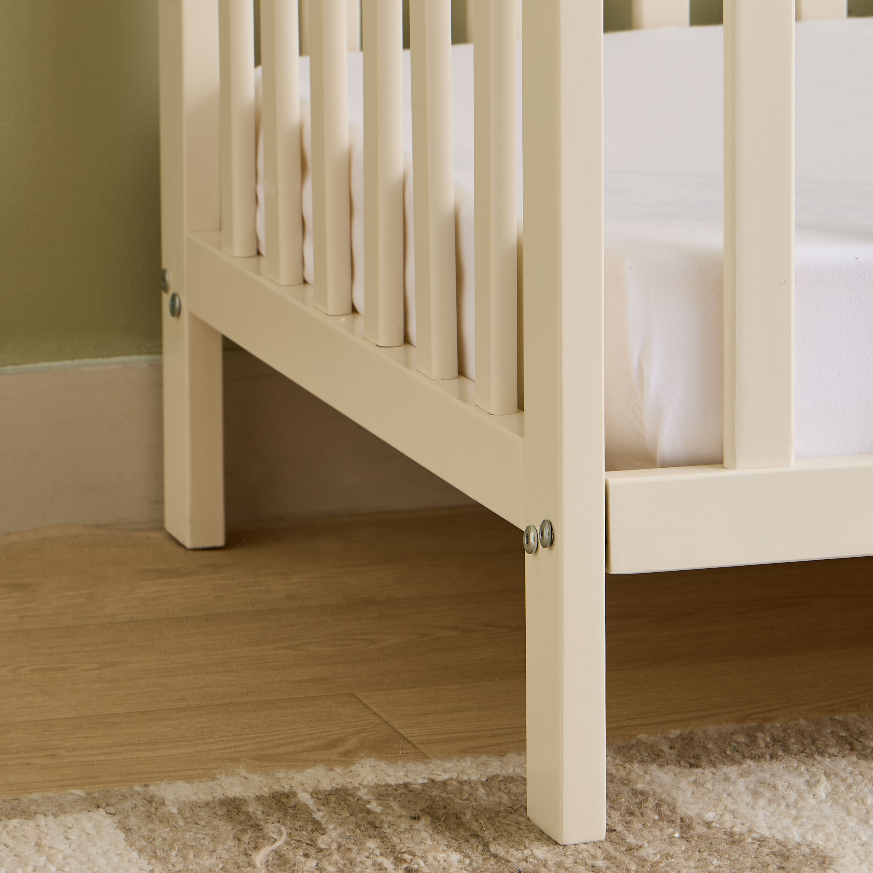 سرير أطفال بارتفاع قابل للتعديل دارفين من جونيورز - (حتى 3 سنوات)-baby-nursery-furniture-cribsandbeds-babycribs-image-9