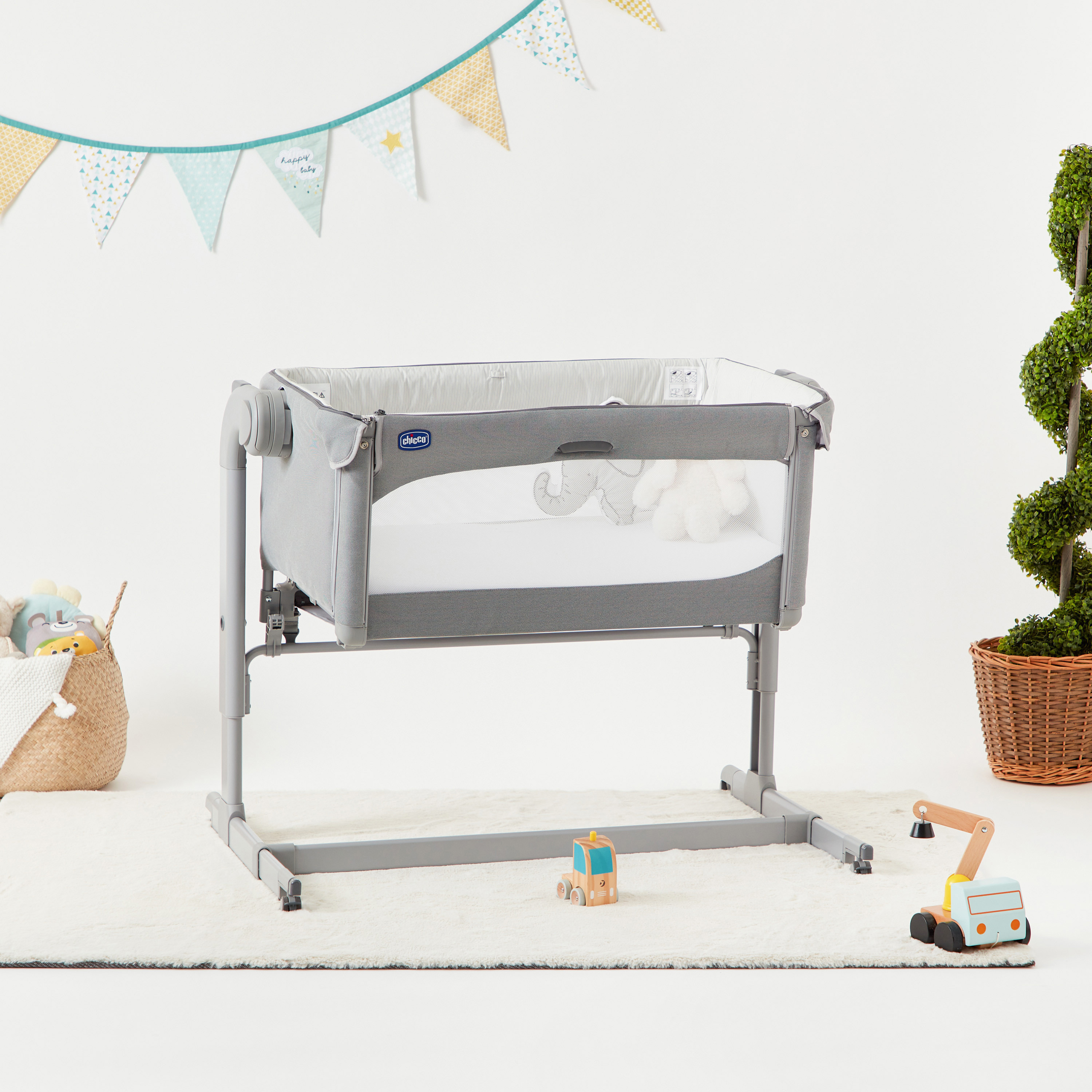 مهد النوم المشترك نكست تو مي ماجيك من شيكو-baby-nursery-furniture-cribsandbeds-bassinets-image-1