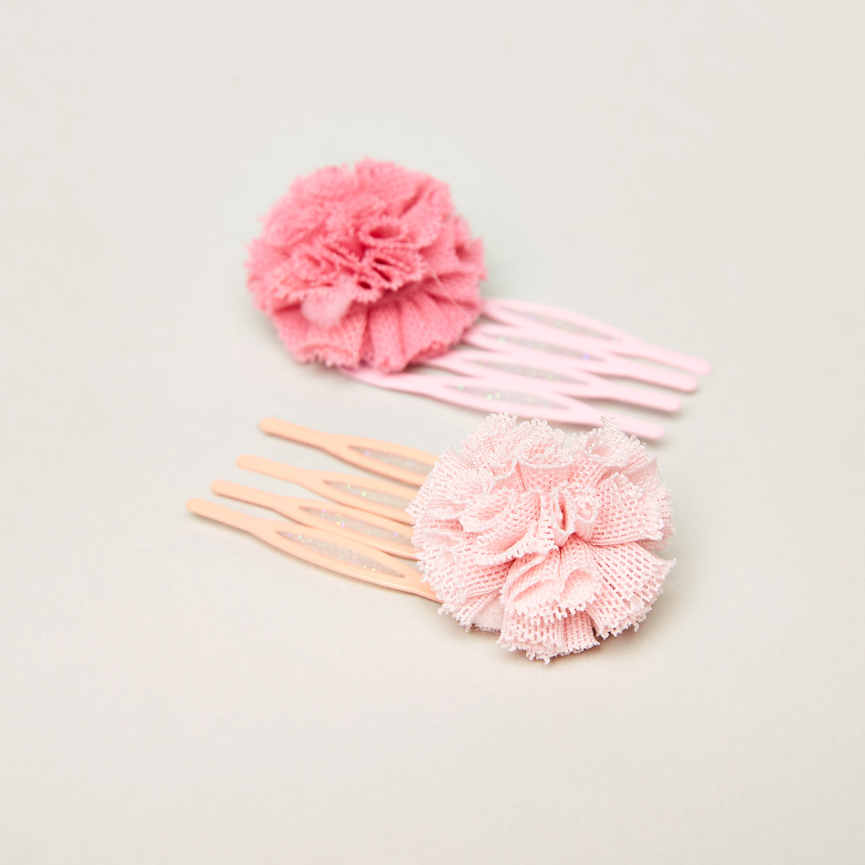 دبابيس شعر بزخارف أزهار من تشارمز - طقم من قطعتين-baby-girls-accessories-hairaccessories-image-1