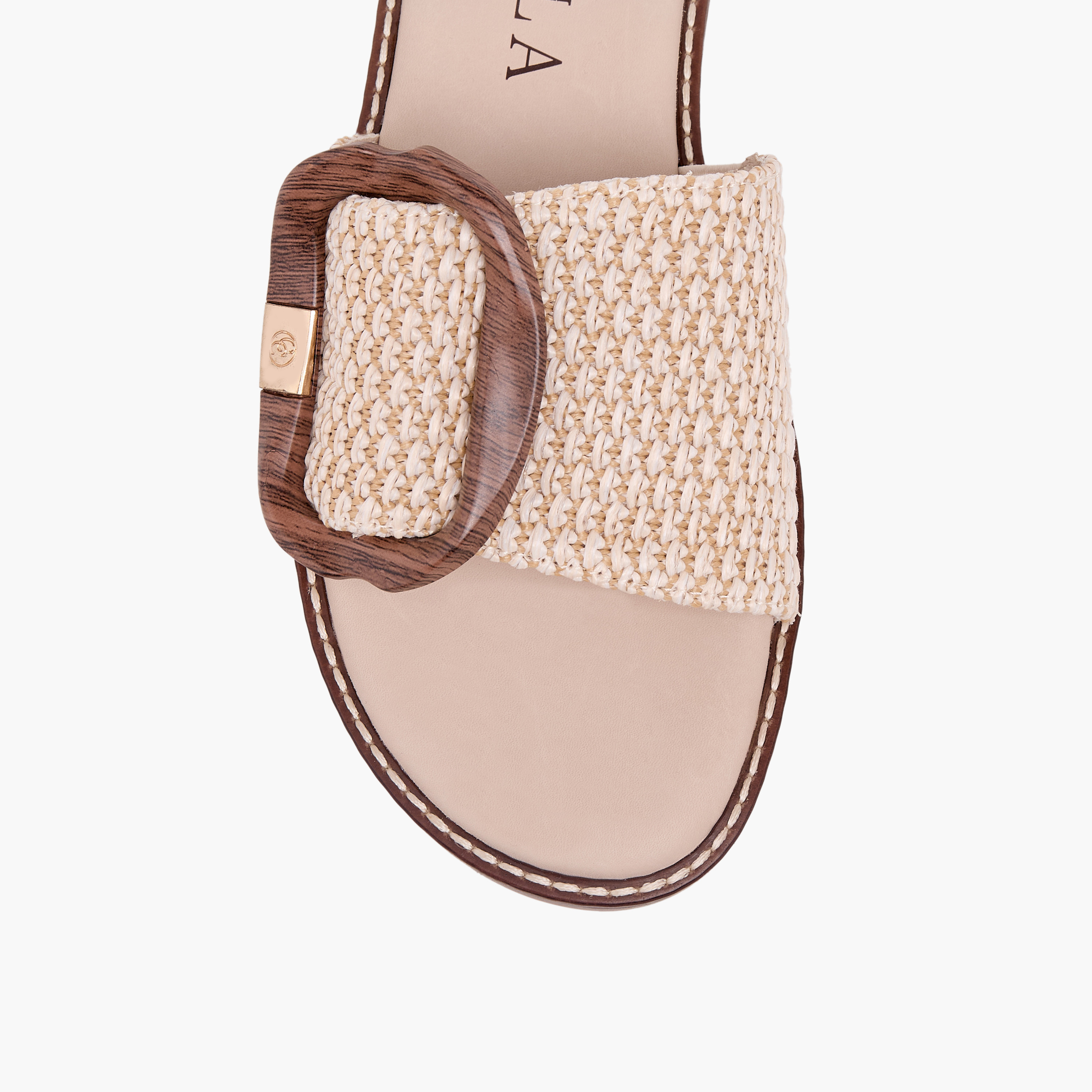 صندل جلد بارز الملمس من كارميلا-women-shoes-flats-sandals-image-4