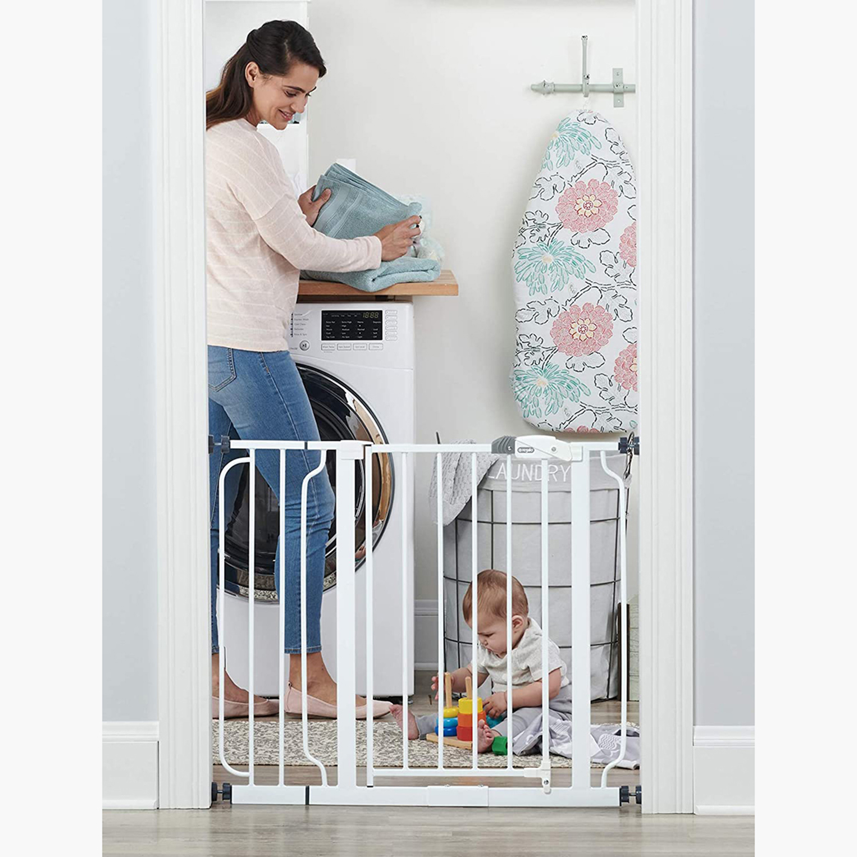 Regalo Extra Wide Safety Gate-baby-healthandsafety-babyproofing-image-6
