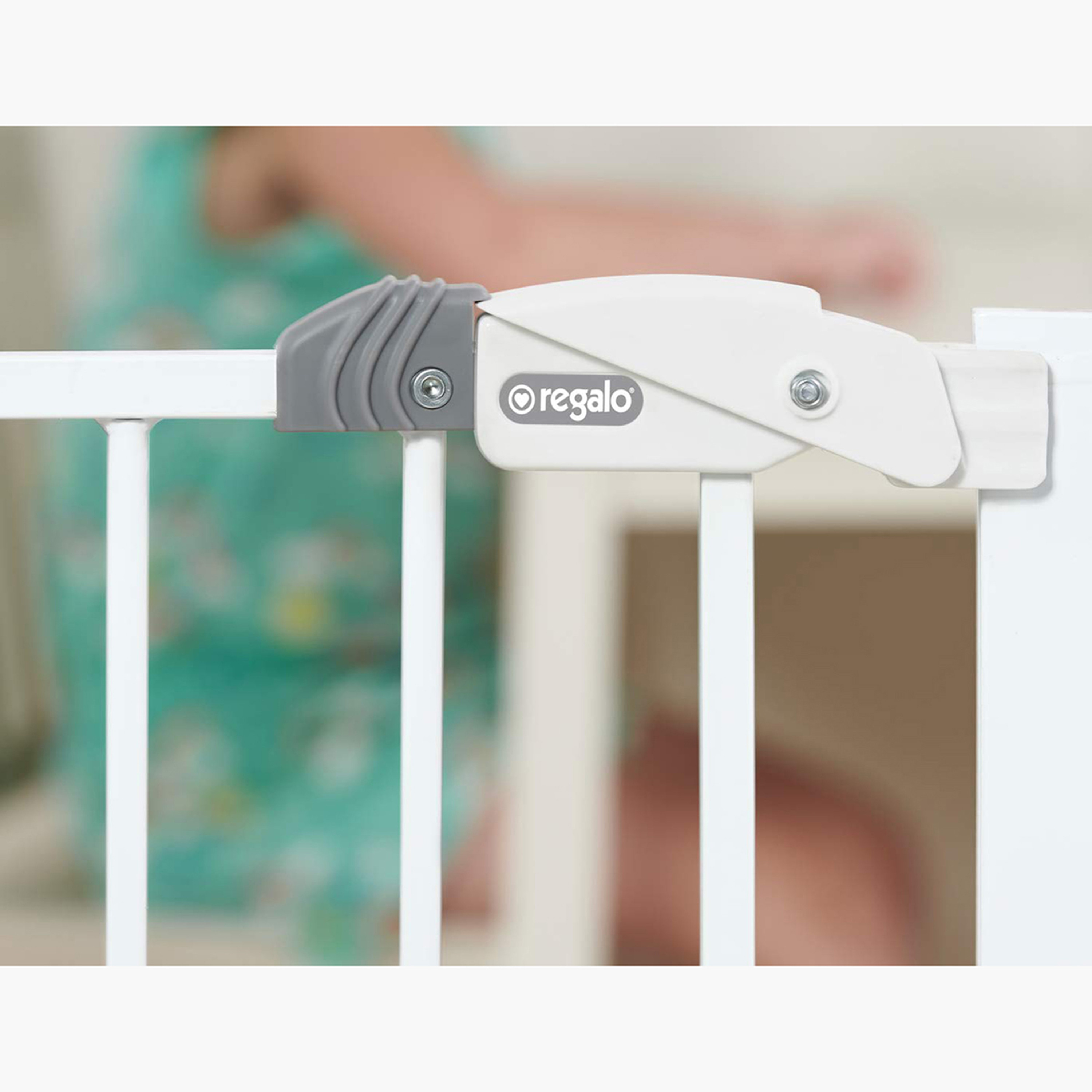 Regalo Extra Wide Safety Gate-baby-healthandsafety-babyproofing-image-7