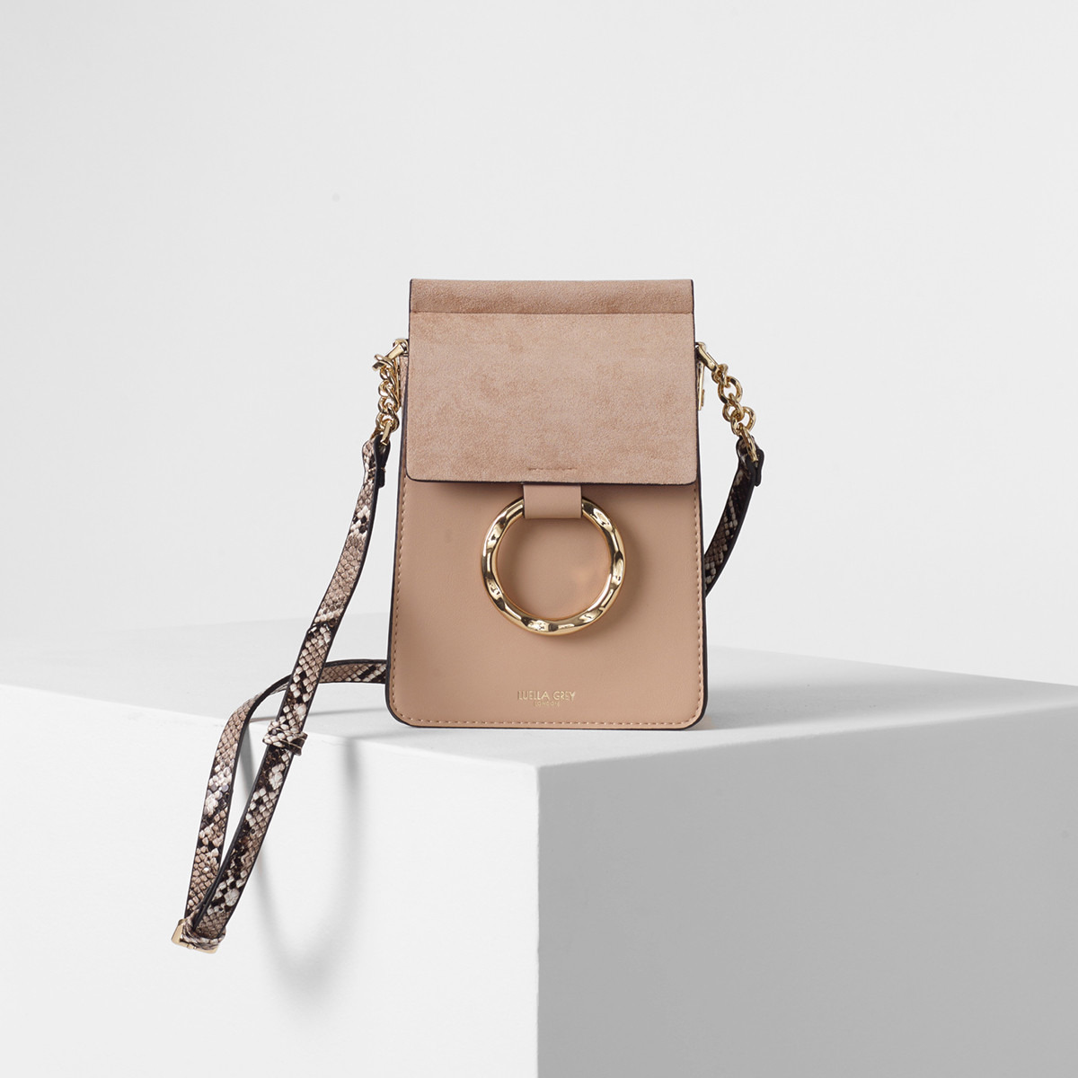 شنطة كروس بودي للهاتف بتزيينات حلقة هولي من لولا جراي-women-bagsandwallets-handbags-image-1
