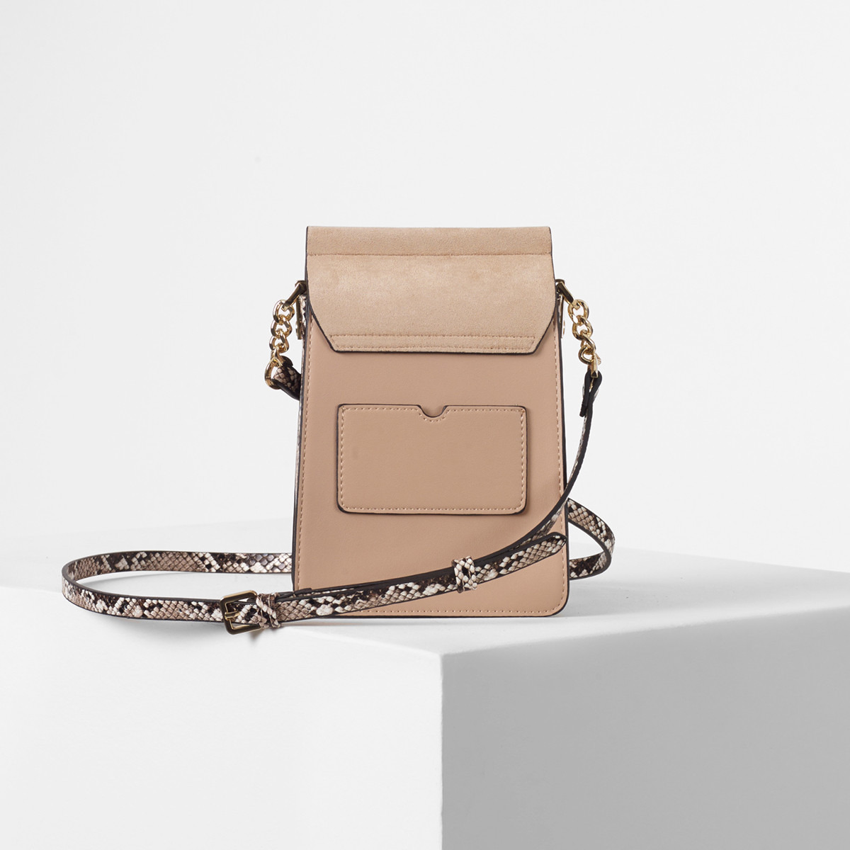 شنطة كروس بودي للهاتف بتزيينات حلقة هولي من لولا جراي-women-bagsandwallets-handbags-image-4