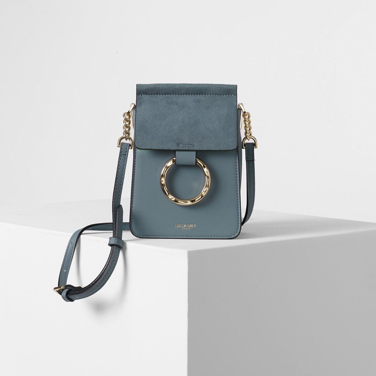 شنطة كروس بودي للهاتف بتزيينات حلقة هولي من لولا جراي-women-bagsandwallets-handbags-image-8