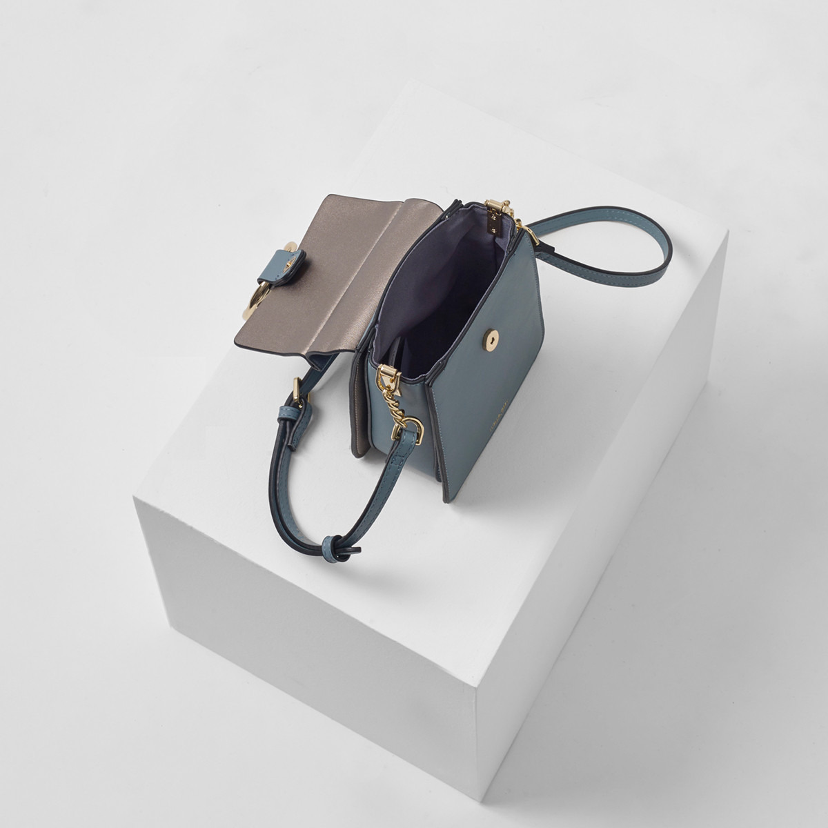 شنطة كروس بودي للهاتف بتزيينات حلقة هولي من لولا جراي-women-bagsandwallets-handbags-image-10