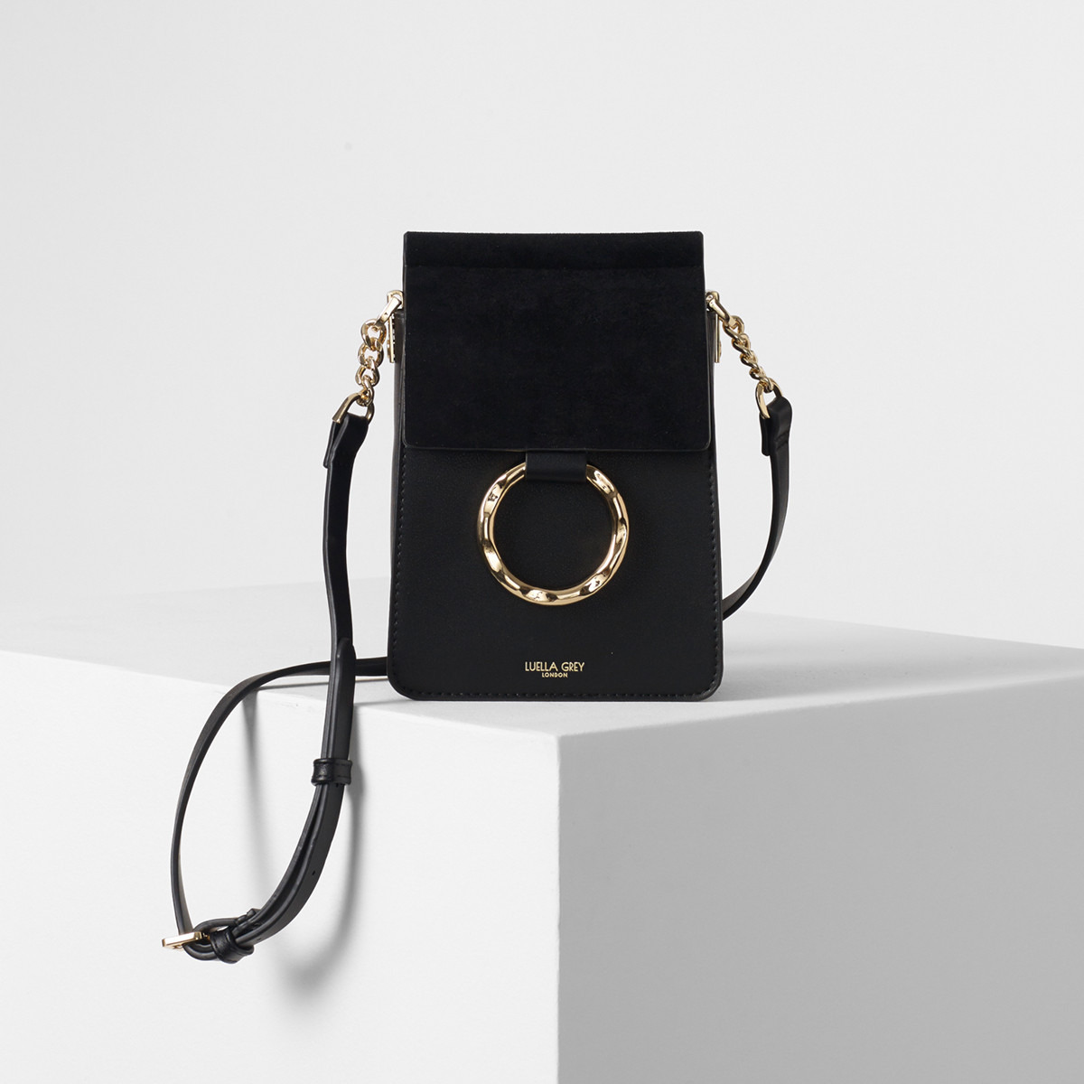 شنطة كروس بودي للهاتف بتزيينات حلقة هولي من لولا جراي-women-bagsandwallets-handbags-image-29