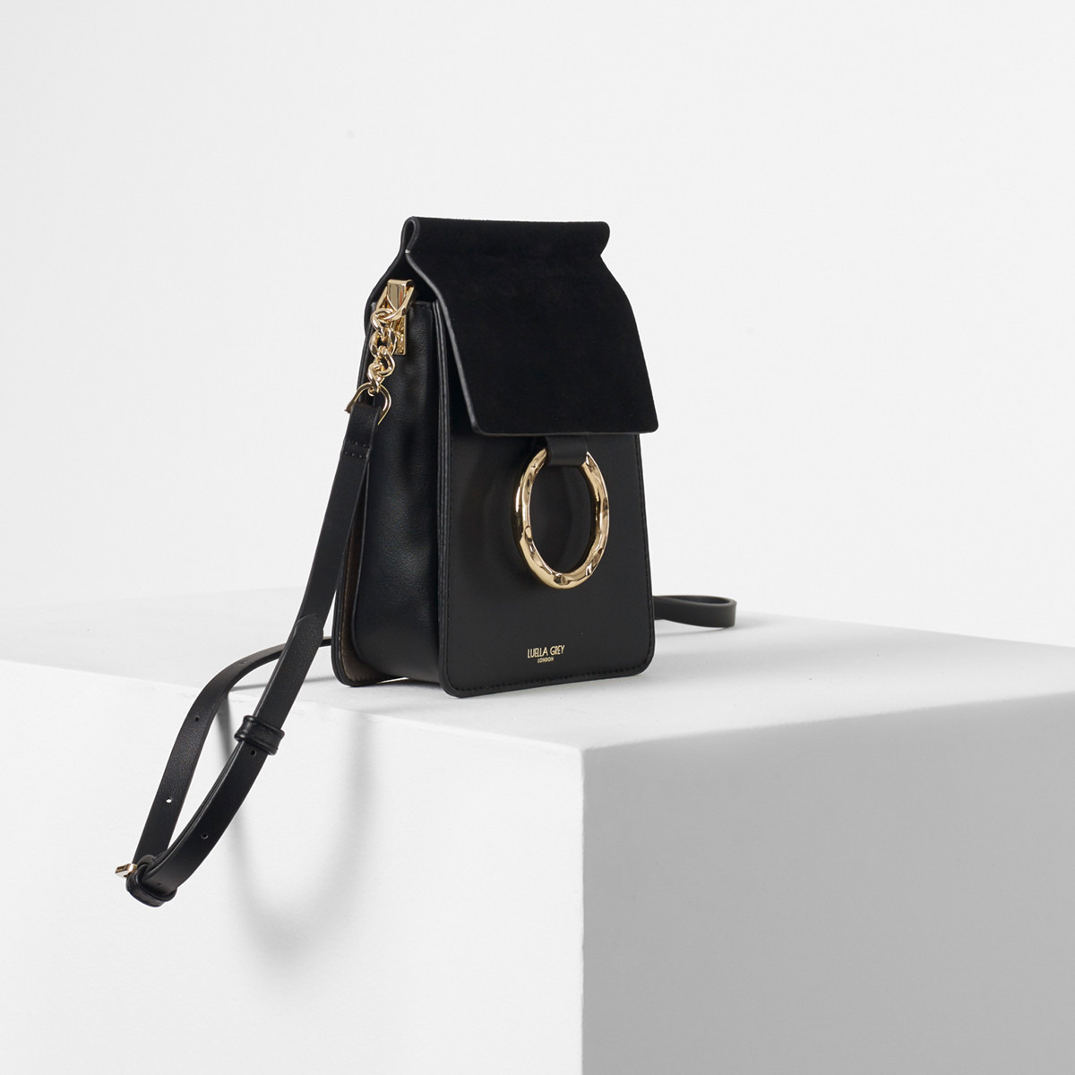 شنطة كروس بودي للهاتف بتزيينات حلقة هولي من لولا جراي-women-bagsandwallets-handbags-image-30