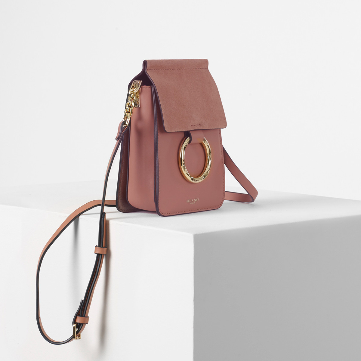 شنطة كروس بودي للهاتف بتزيينات حلقة هولي من لولا جراي-women-bagsandwallets-handbags-image-17