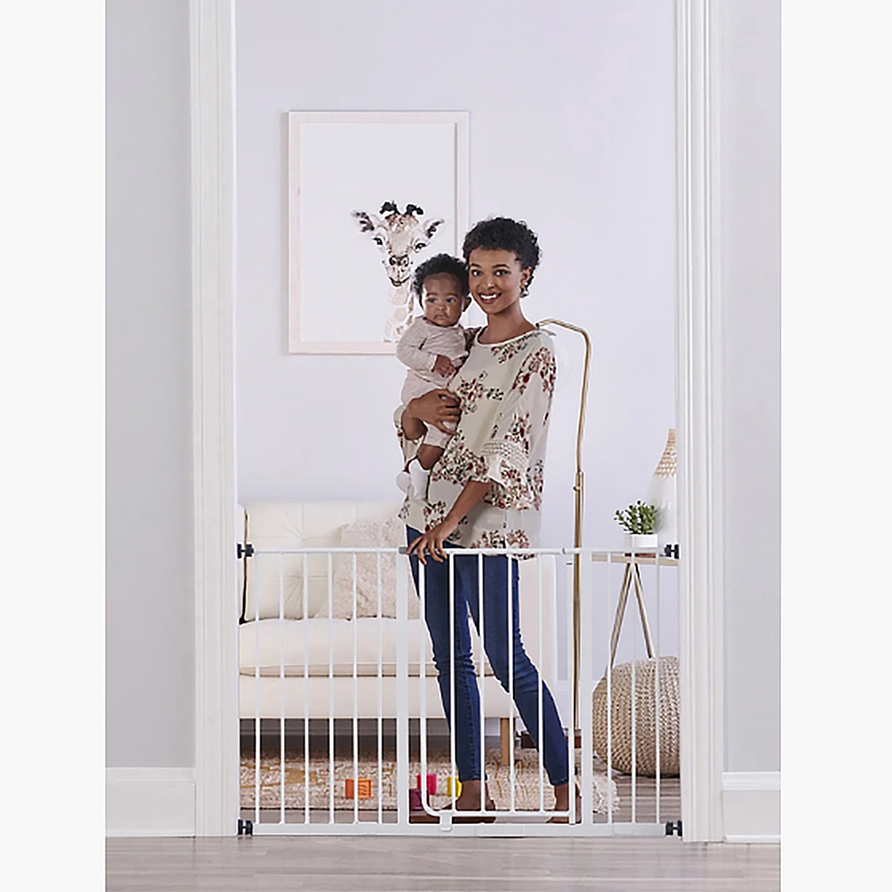 Regalo Easy Open Baby Gate-baby-healthandsafety-babyproofing-image-2