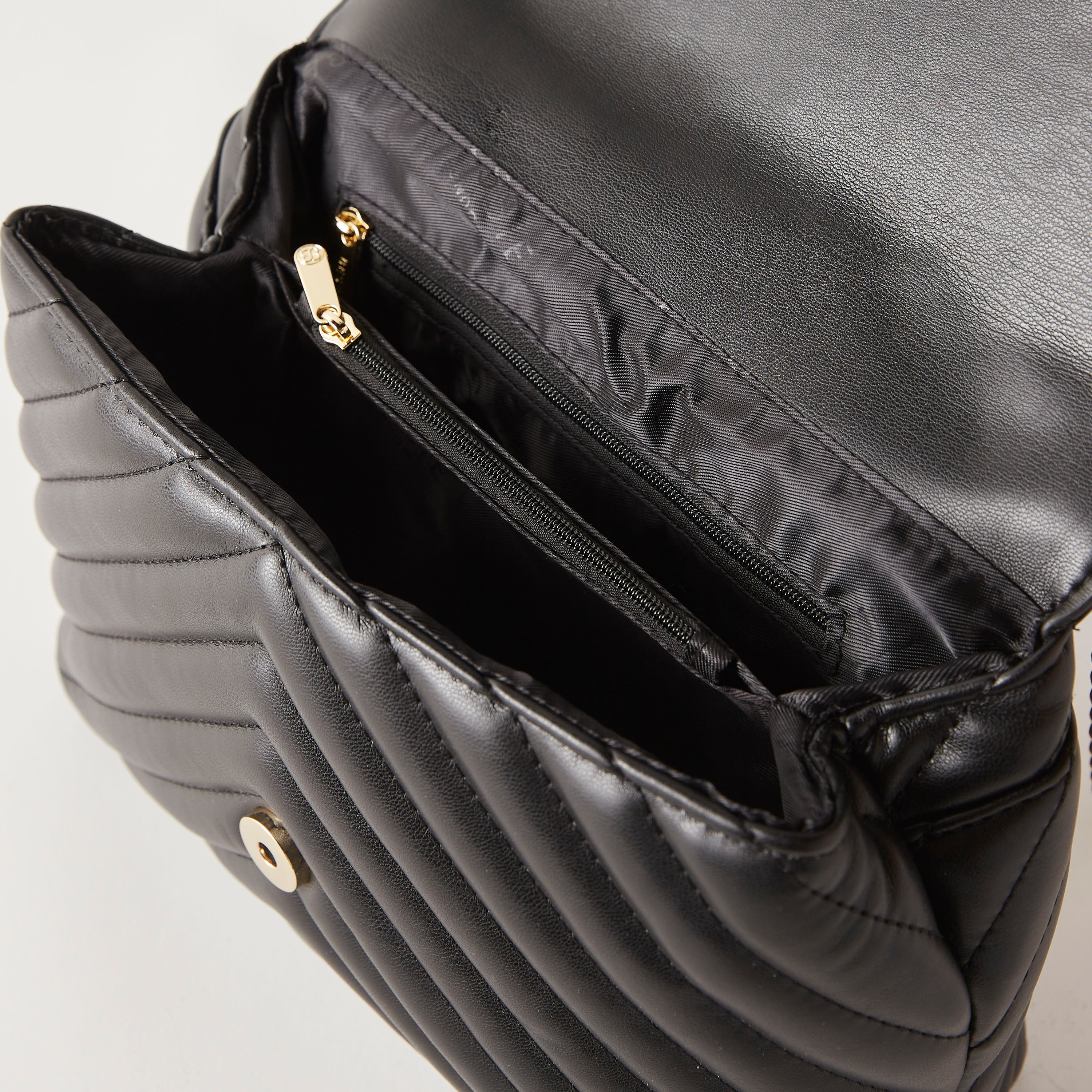 شنطة كروس بودي مبطنة بمقبض مزدوج مزين بسلسلة وطية إغلاق من بيسي لندن-women-bagsandwallets-handbags-image-4