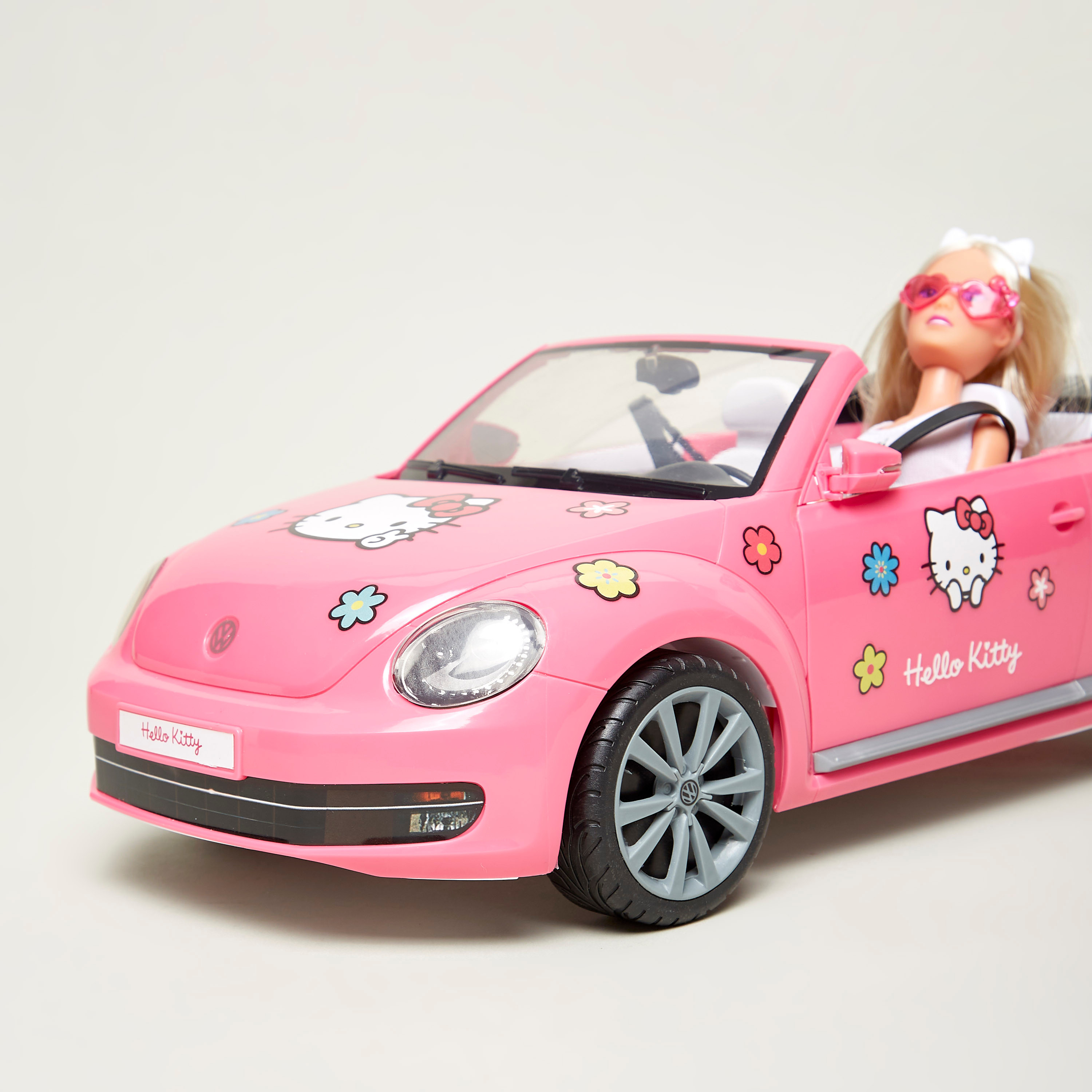 Steffi love volkswagen beetle cabriolet and scooter online