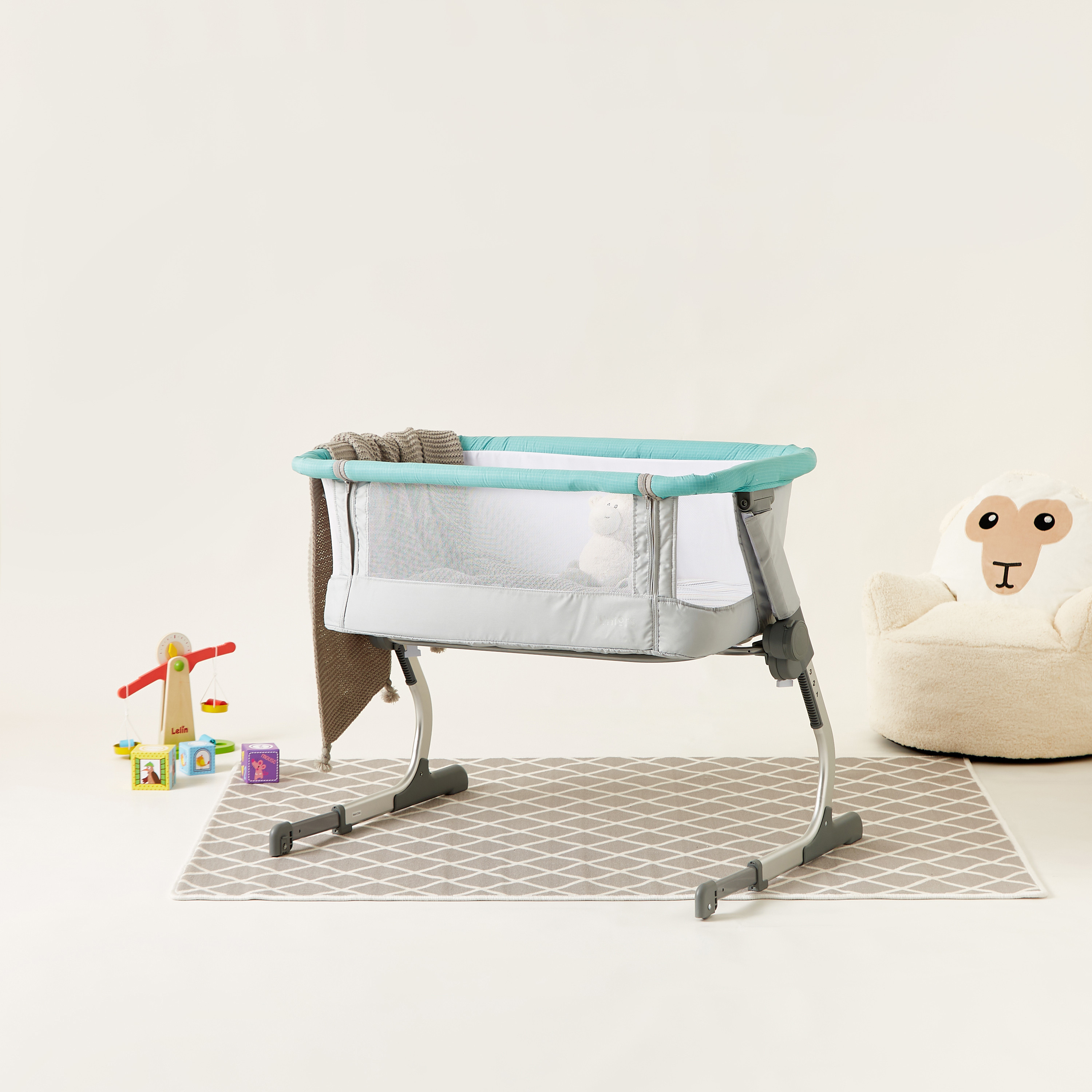 Juniors Sophia Side Bassinet-baby-nursery-furniture-cribsandbeds-bassinets-image-1