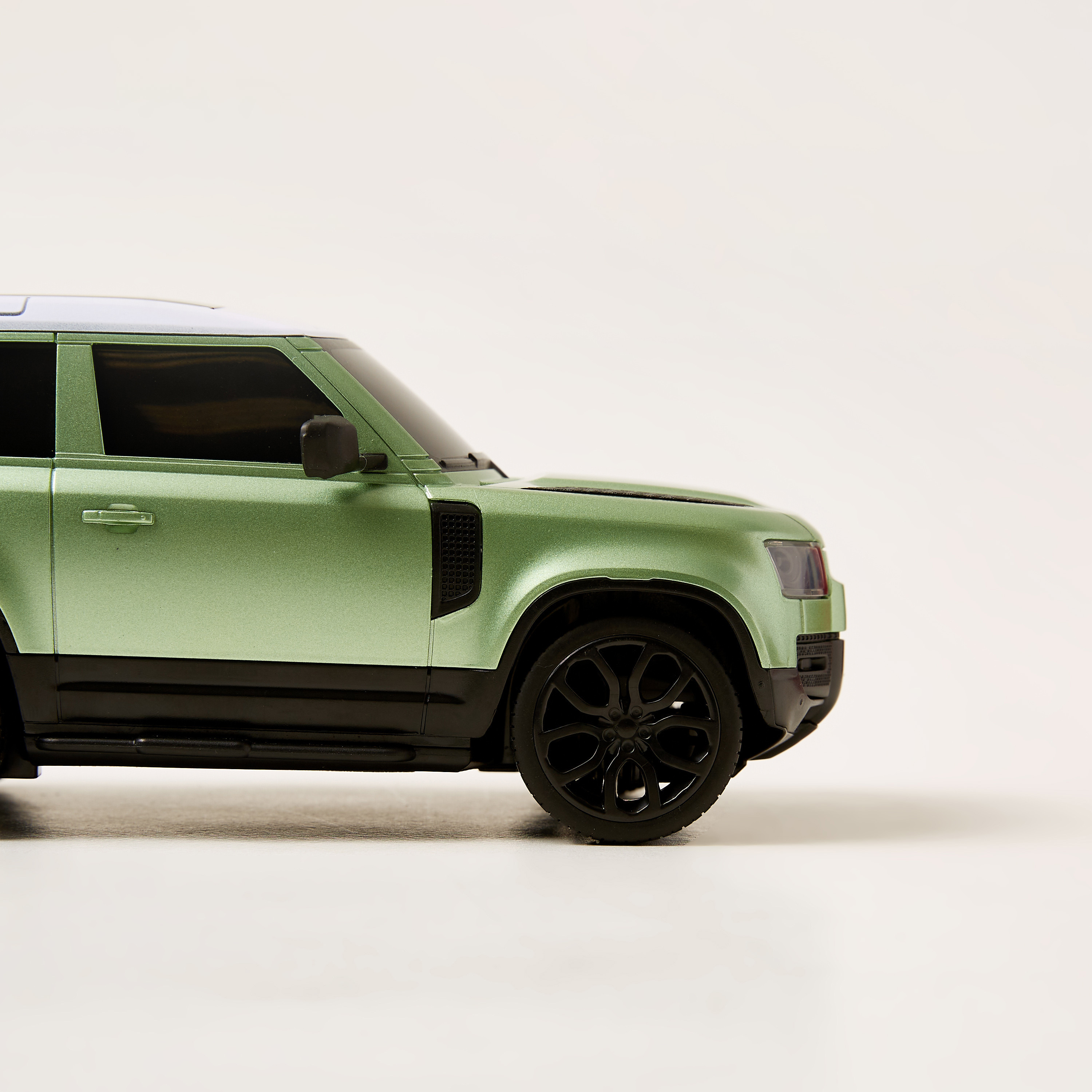 RW 1:24 Range Rover Defender Remote Control Car-toys-playvehicles-diecastcars-image-3