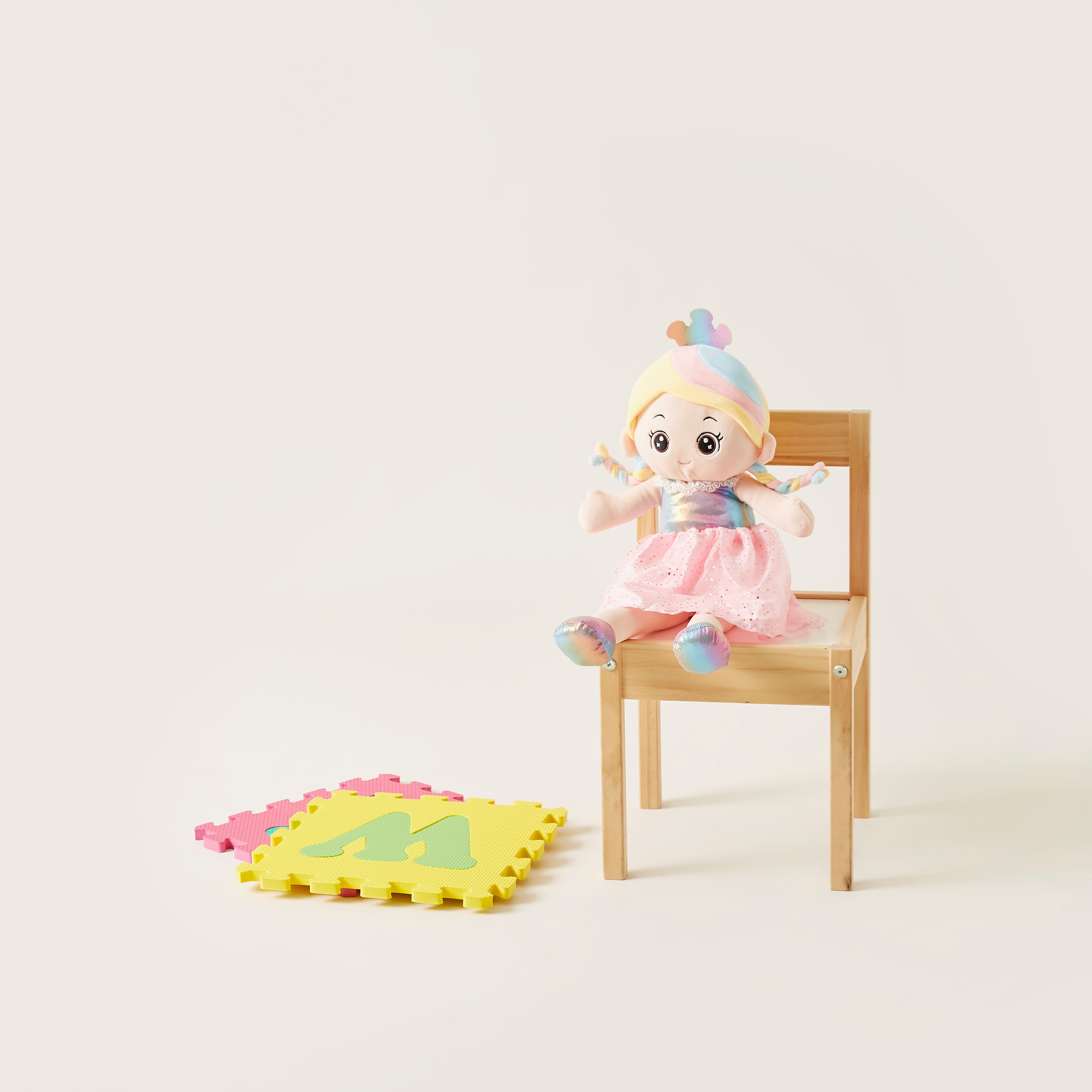 دمية بفستان زهري وشعر قوس قزح من جونيورز - 60 سم-toys-dollsandplaysets-dolls-image-1