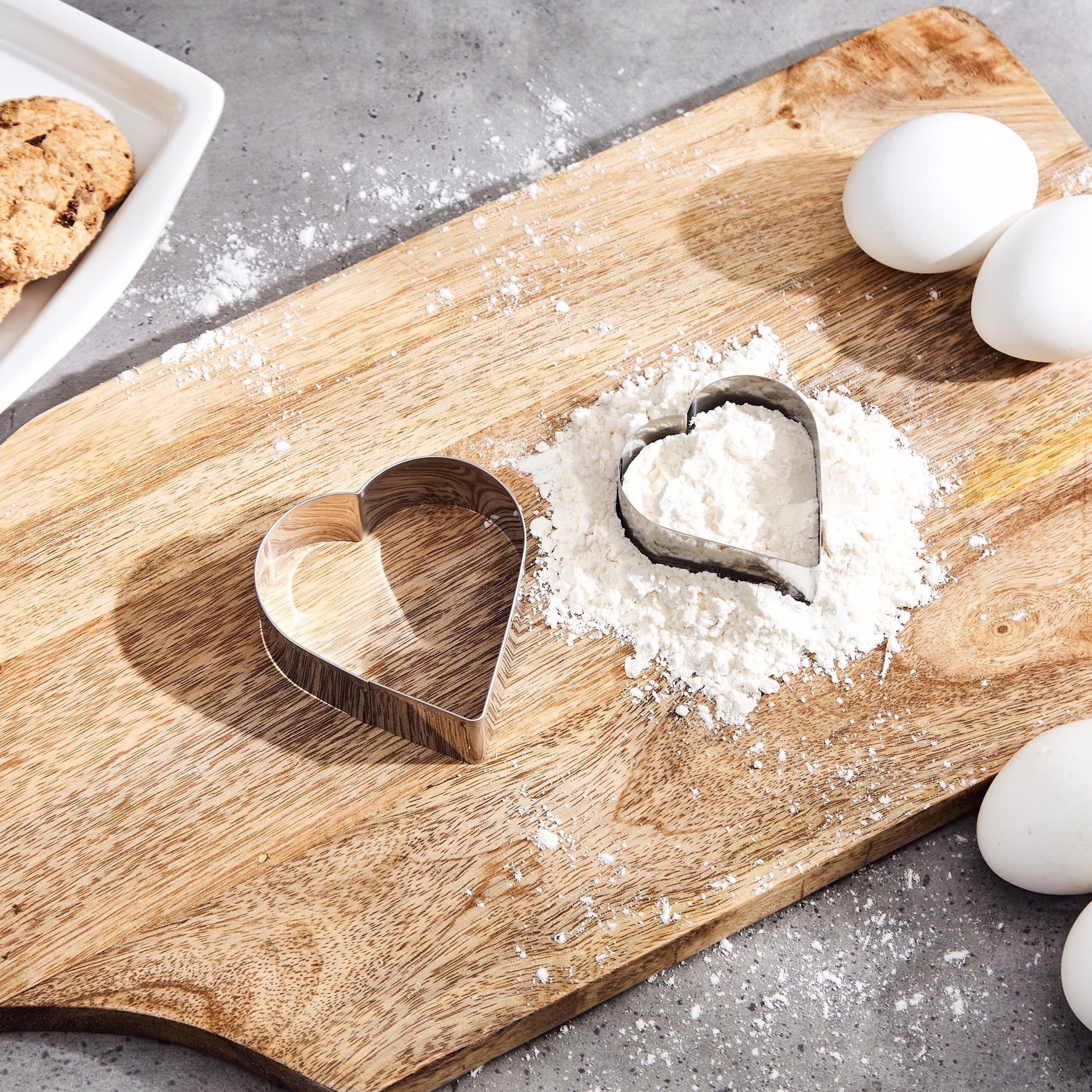 طقم قطاعة بسكويت على شكل قلب - قطعتين-household-kitchen-bakeware-bakingdishes-image-1
