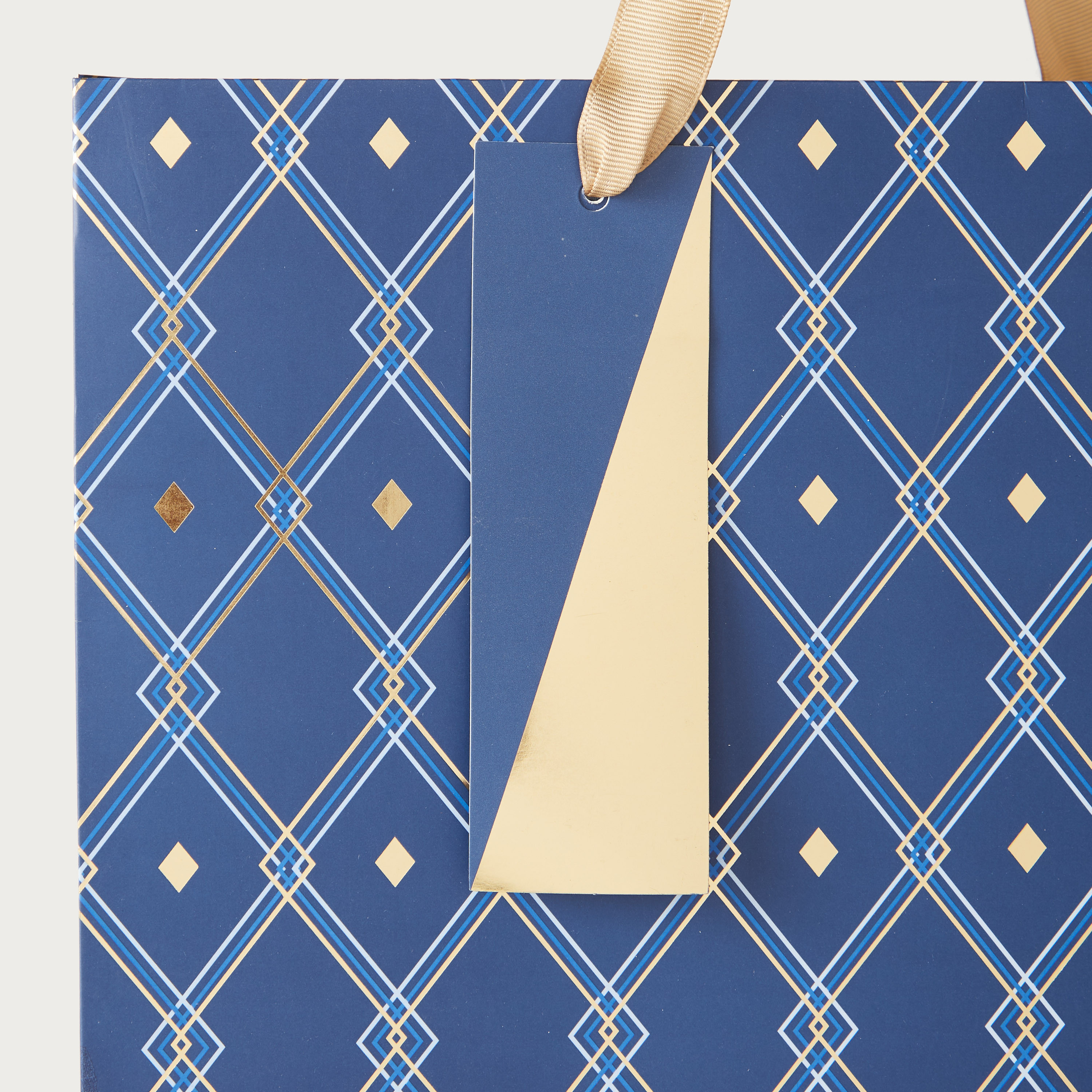 شنطة هدايا ورقية كبيرة جدًا بطبعات ومقابض من يوروراب-household-giftingaccessories-giftings-image-3