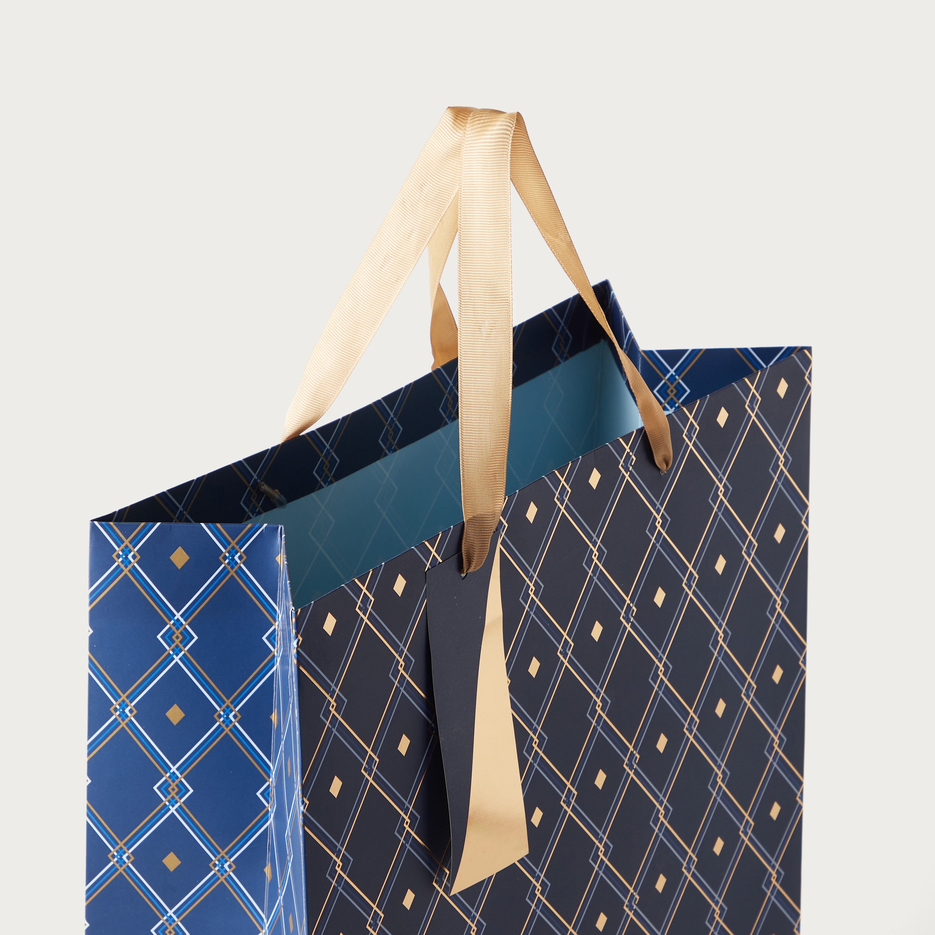 شنطة هدايا ورقية كبيرة جدًا بطبعات ومقابض من يوروراب-household-giftingaccessories-giftings-image-4